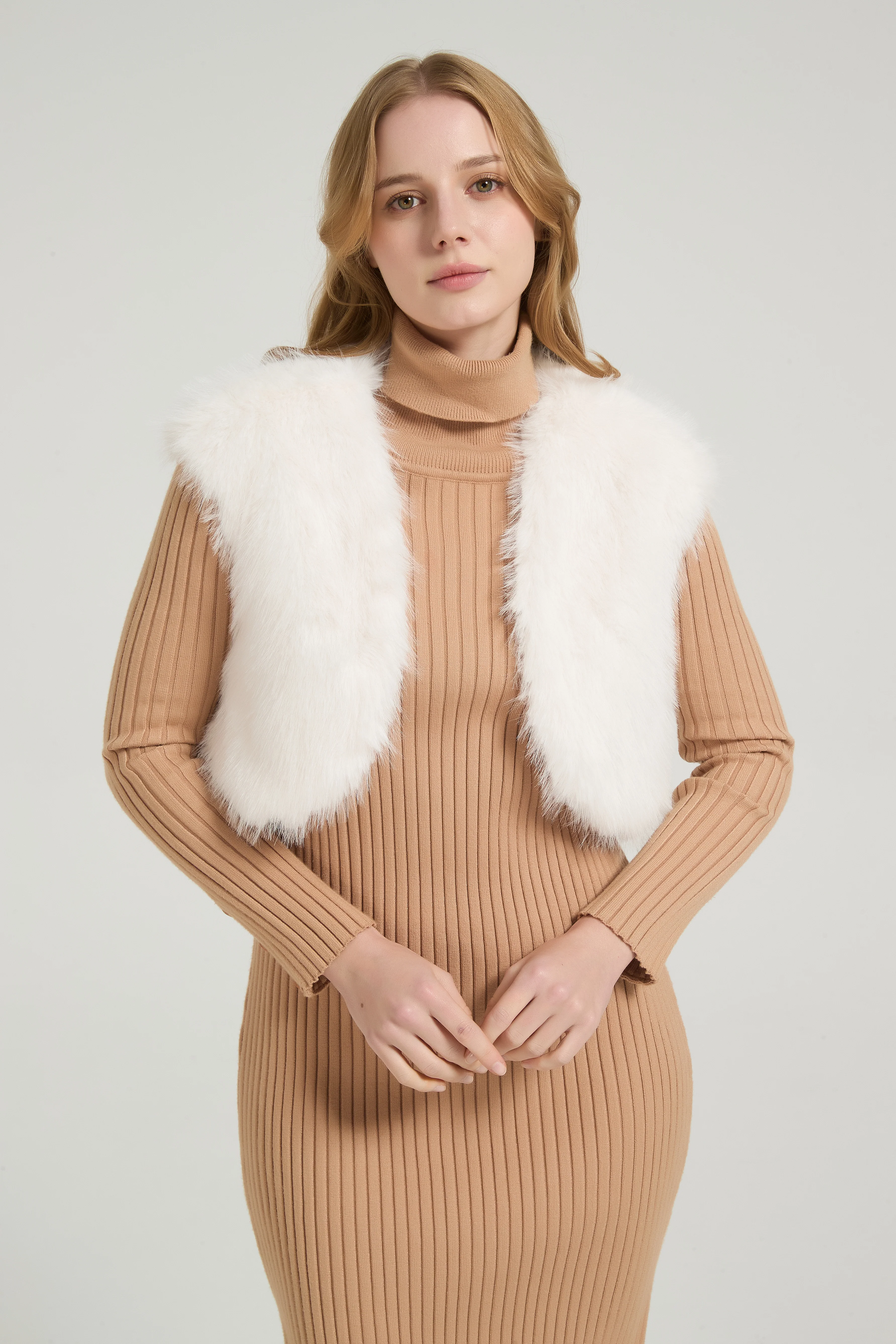 Chic Faux Fur Sleeveless Short Jacket Wedding Shawl - Image 16