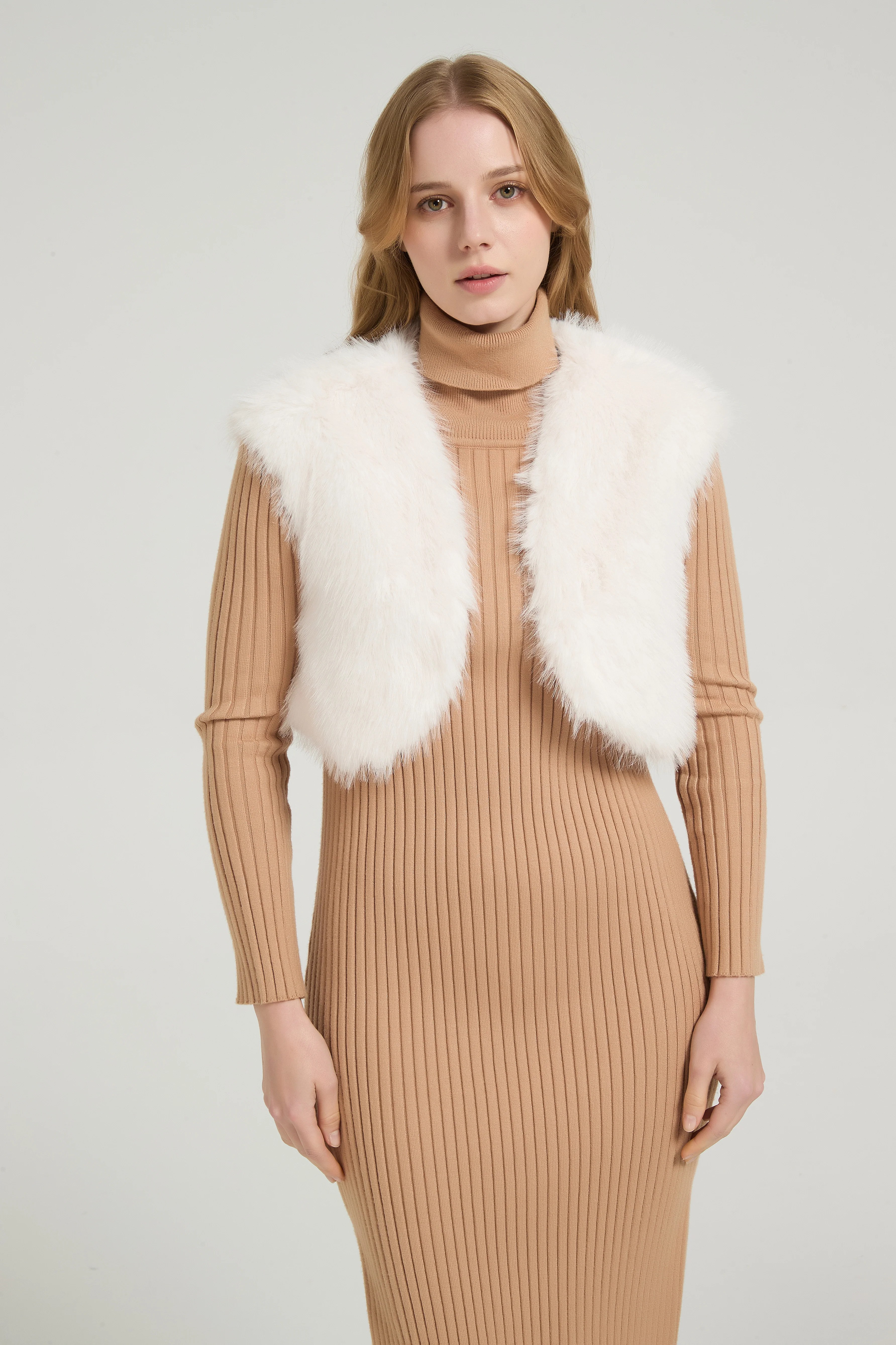 Chic Faux Fur Sleeveless Short Jacket Wedding Shawl - Image 17