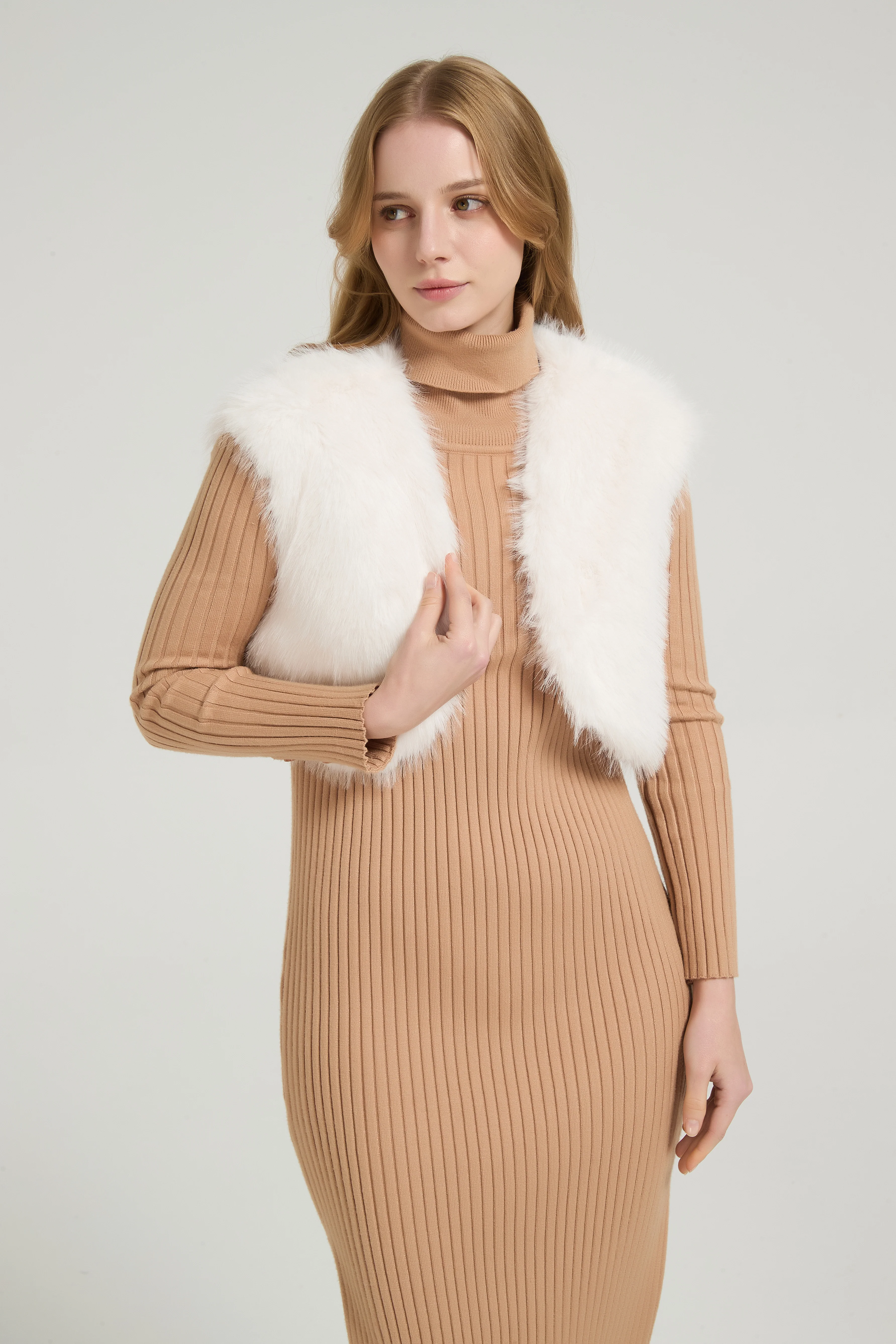 Chic Faux Fur Sleeveless Short Jacket Wedding Shawl - Image 18