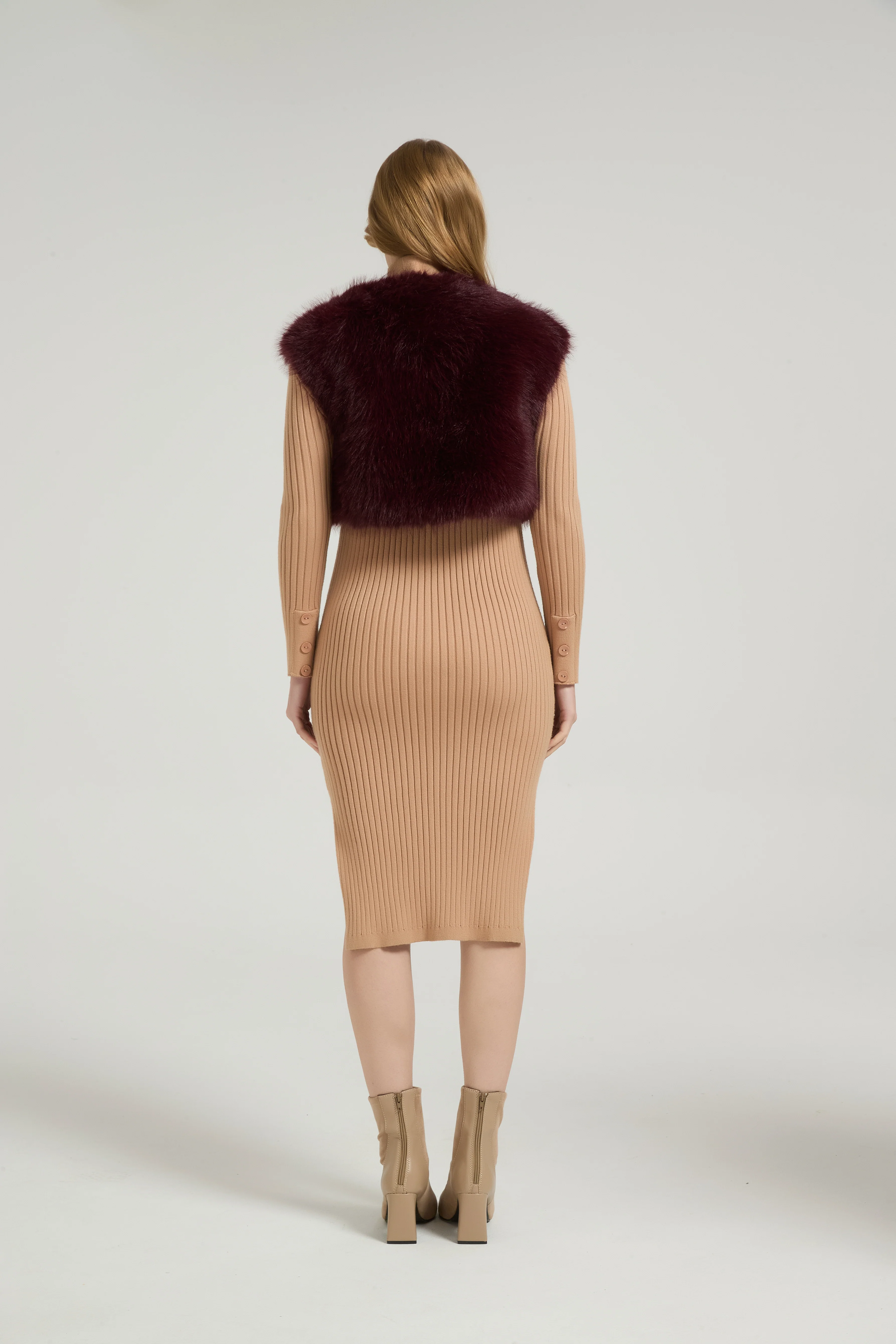 Chic Faux Fur Sleeveless Short Jacket Wedding Shawl - Image 3