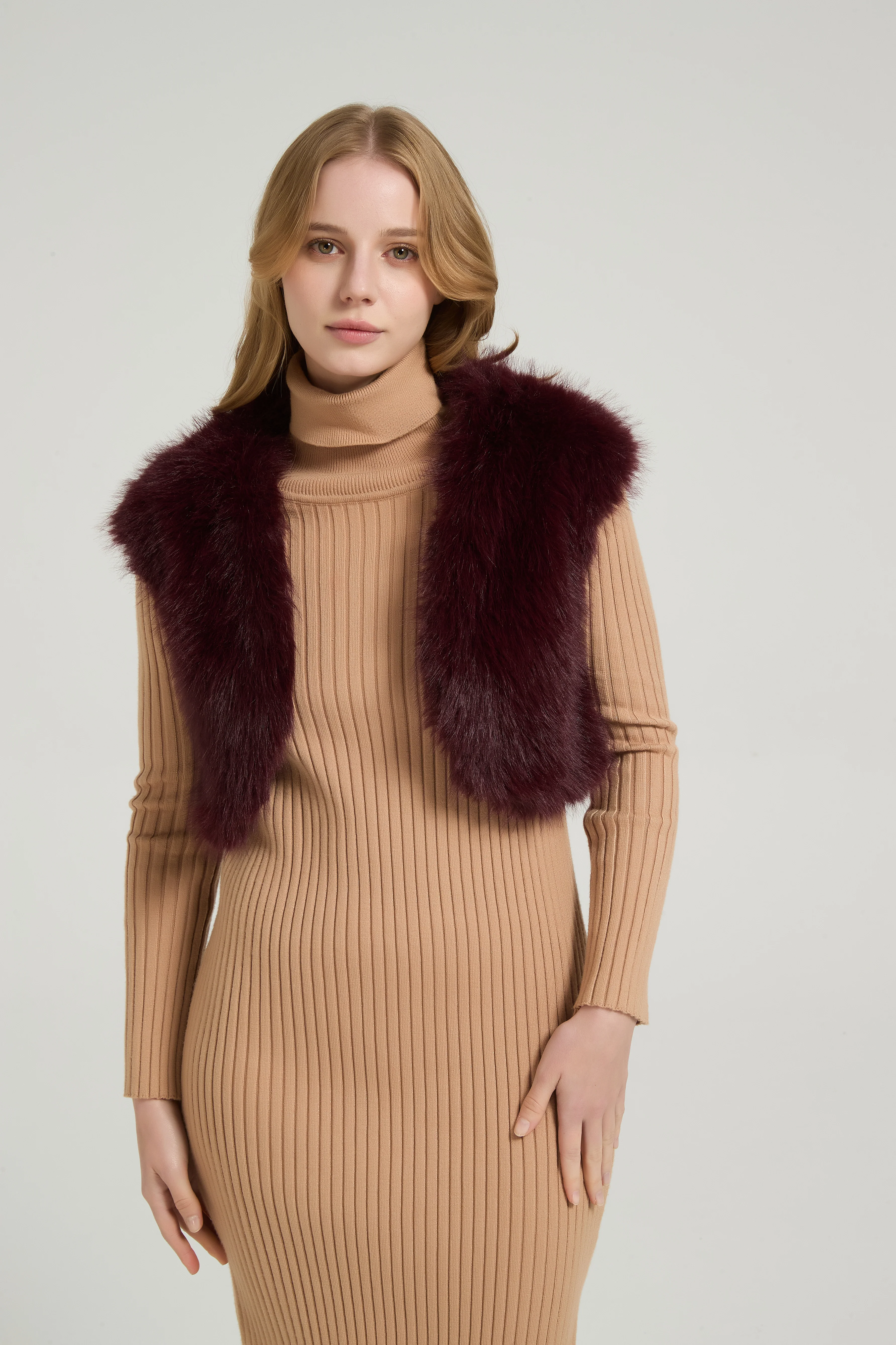Chic Faux Fur Sleeveless Short Jacket Wedding Shawl - Image 7