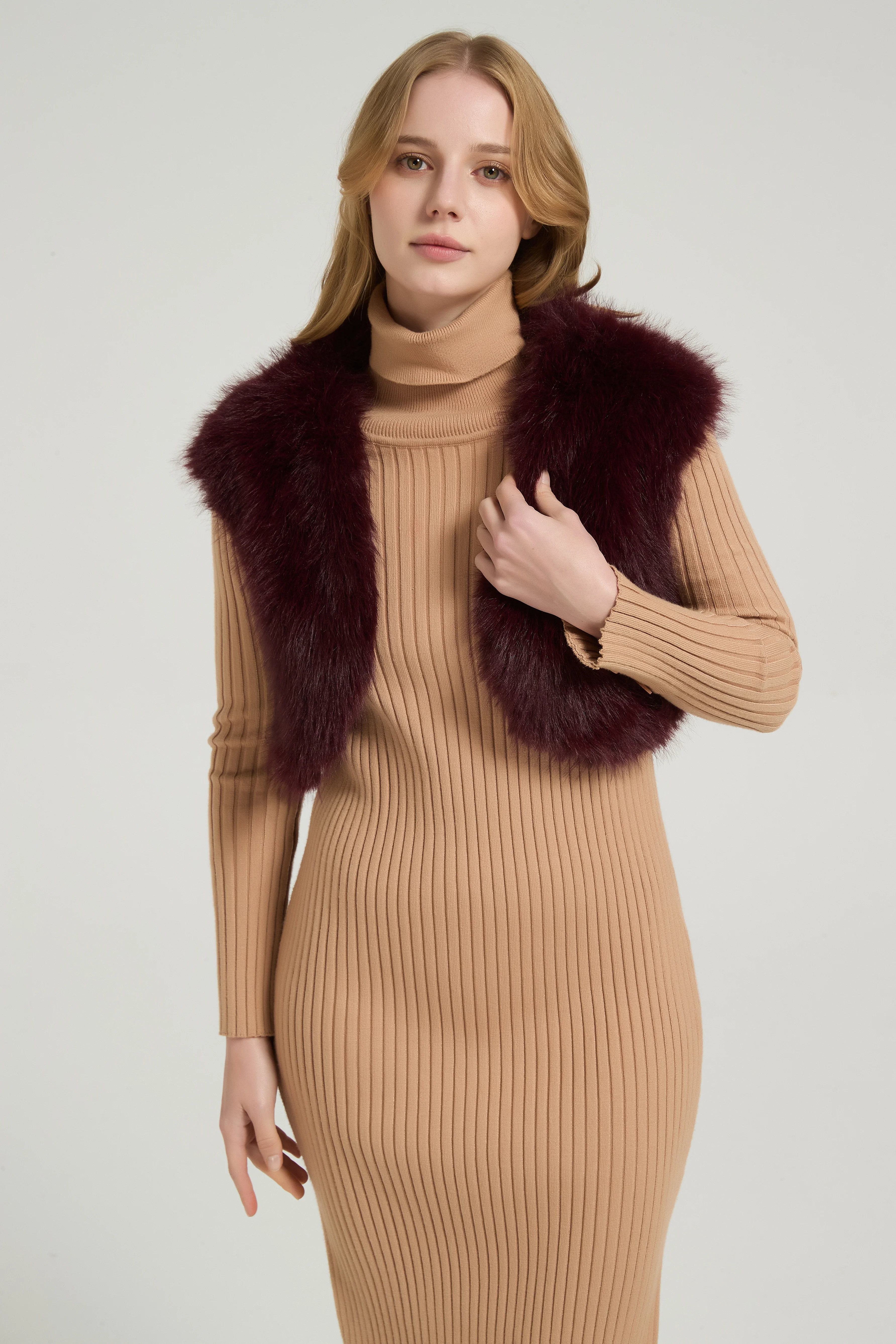 Chic Faux Fur Sleeveless Short Jacket Wedding Shawl - Image 8