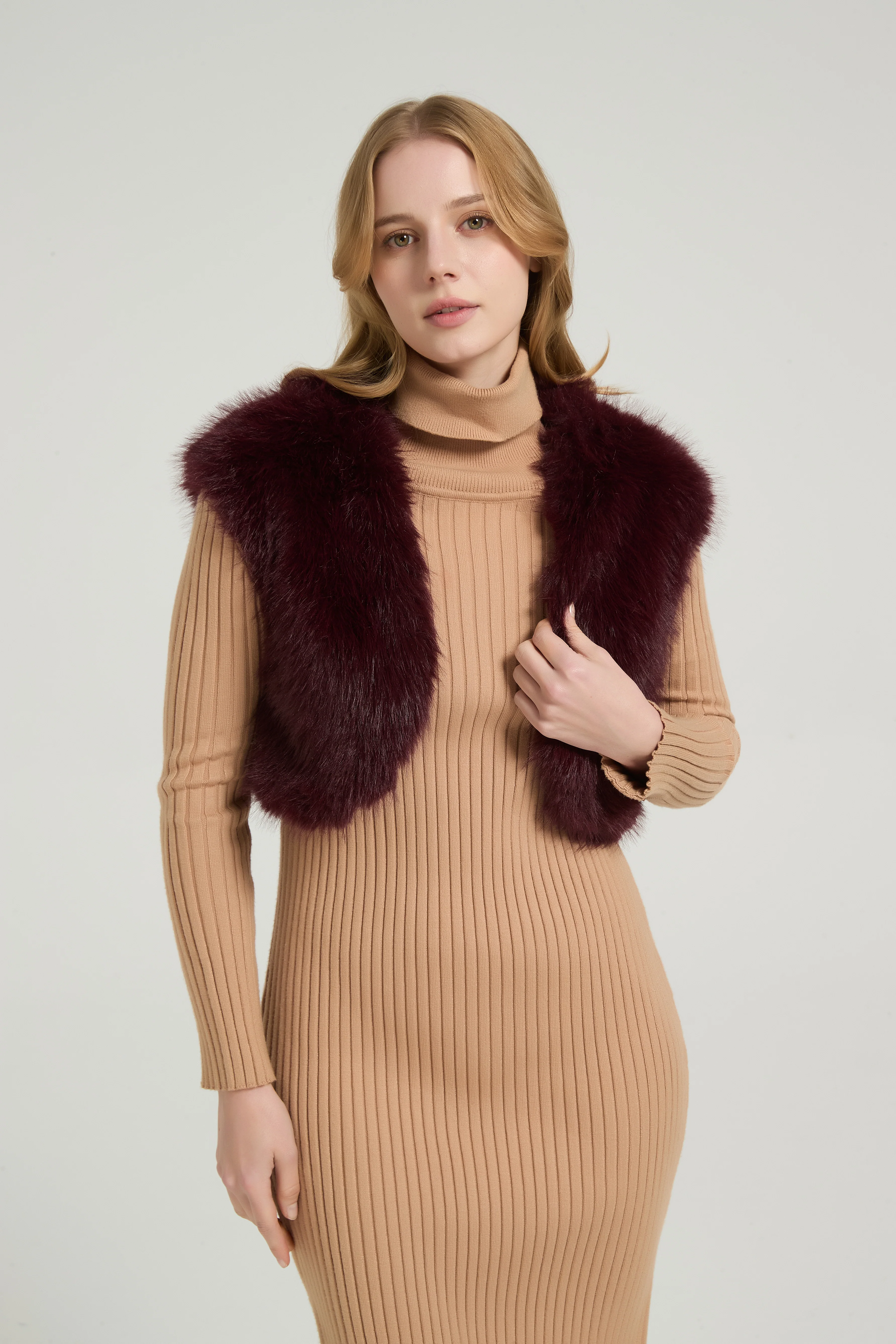 Chic Faux Fur Sleeveless Short Jacket Wedding Shawl - Image 9