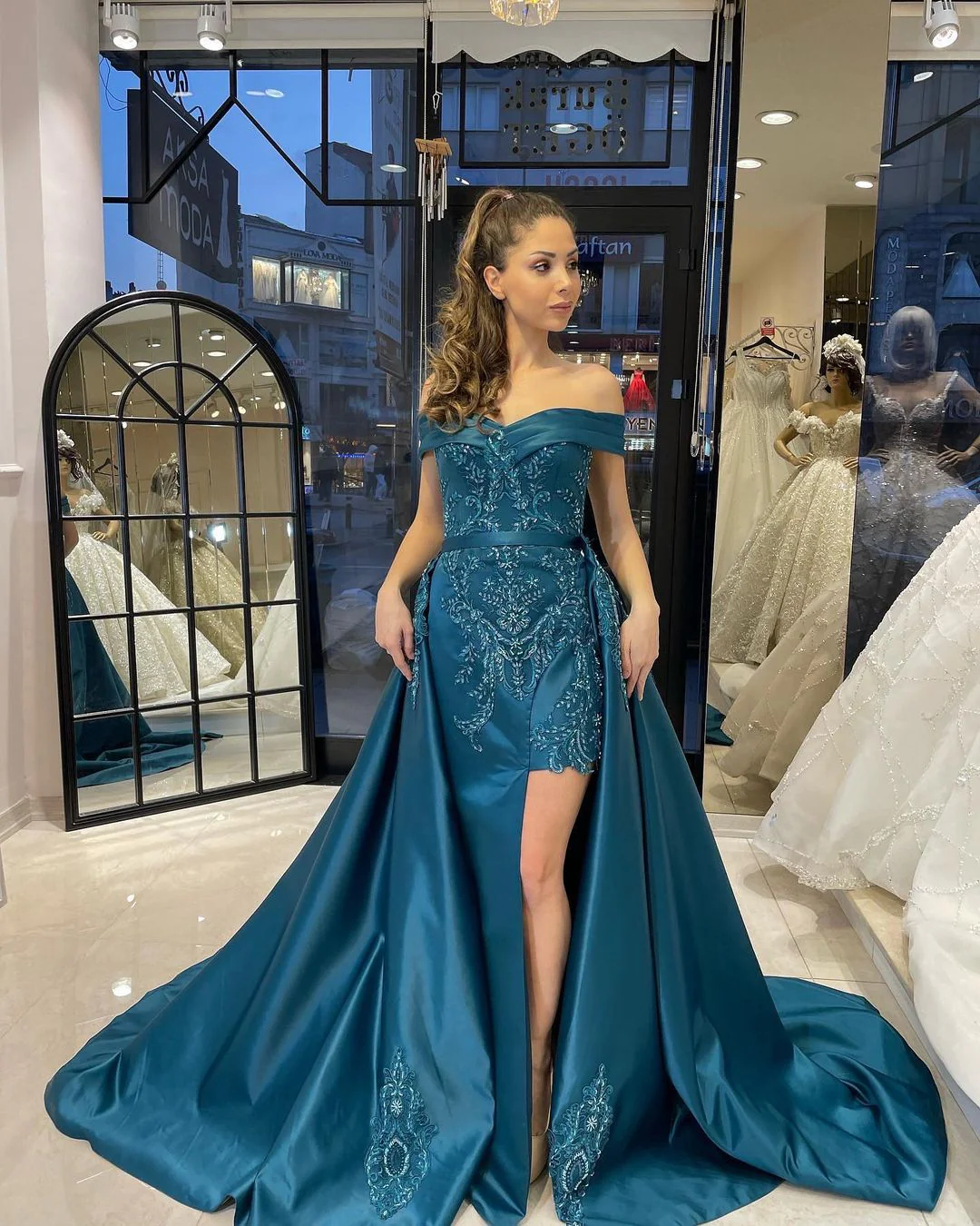 Elegant Sweetheart Off-the-Shoulder Sheath Ribbon Prom Dresses with Appliques - Image 4