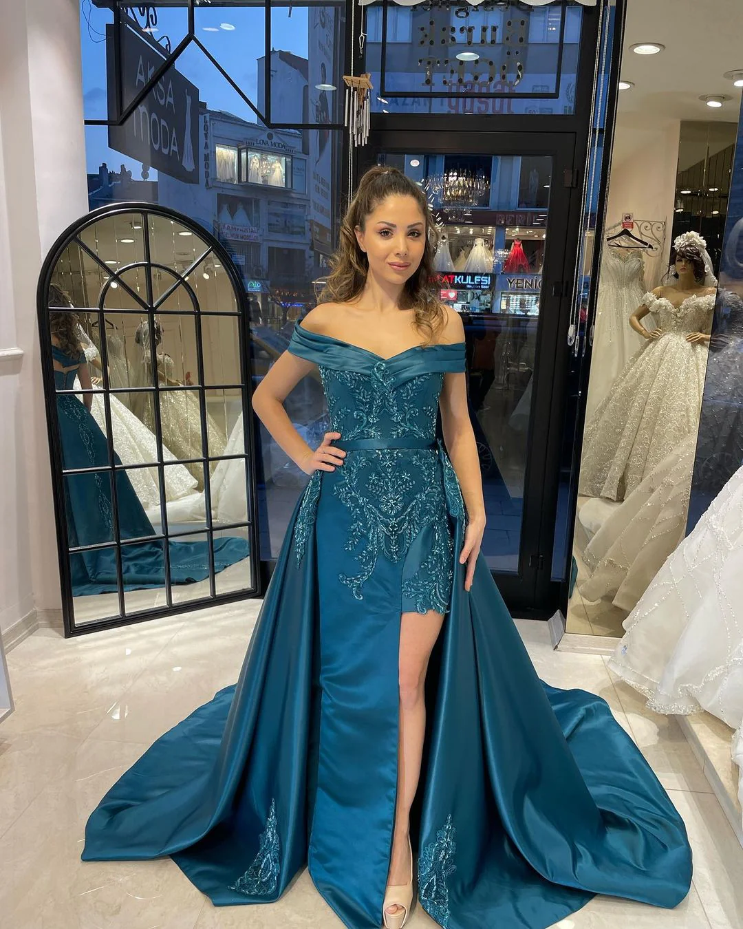 Elegant Sweetheart Off-the-Shoulder Sheath Ribbon Prom Dresses with Appliques - Image 5