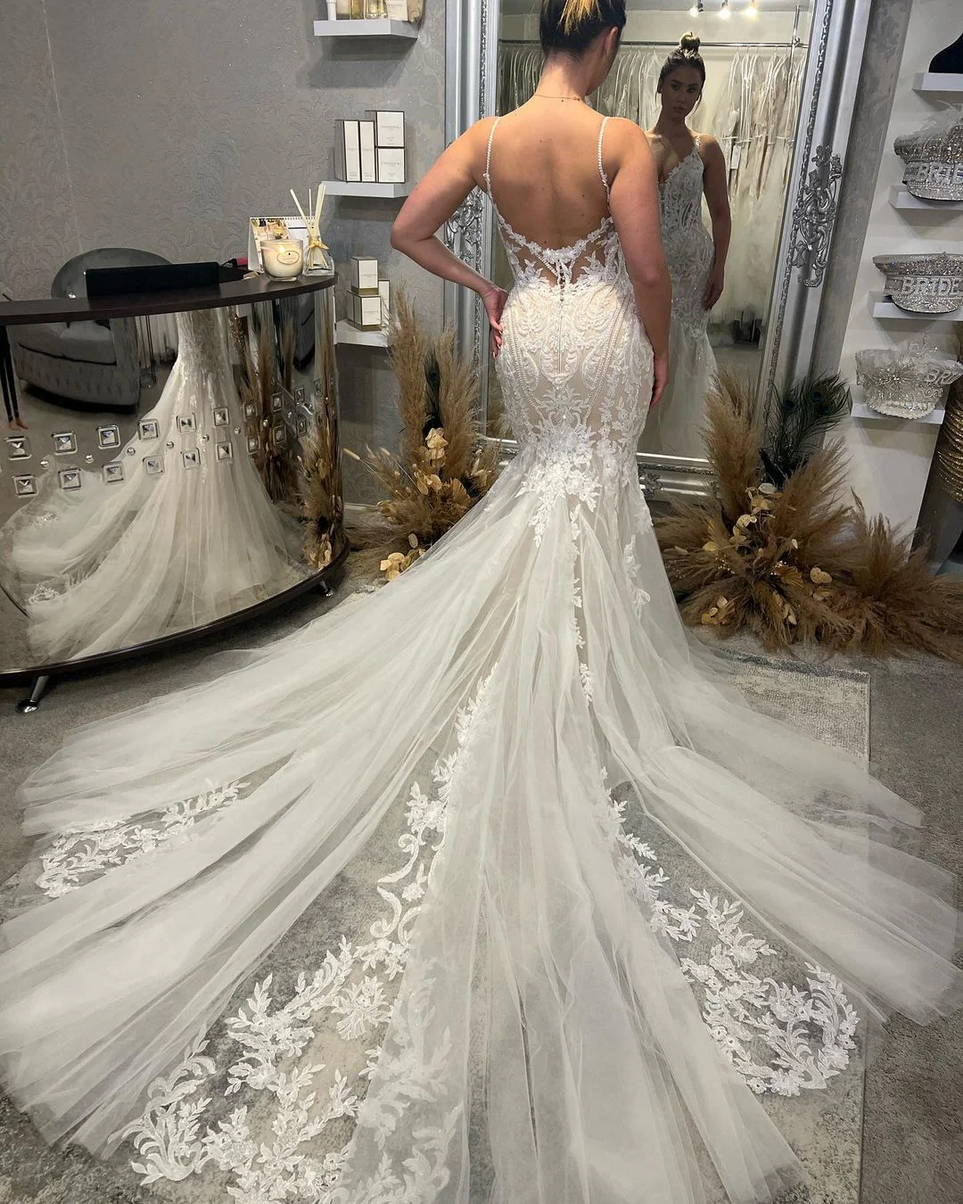 Elegant V-Neck Spaghetti Straps Sleeveless Mermaid Wedding Dress - Image 3