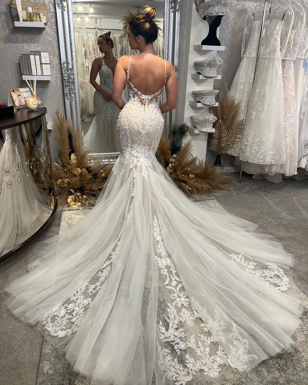 Elegant V-Neck Spaghetti Straps Sleeveless Mermaid Wedding Dress - Image 5