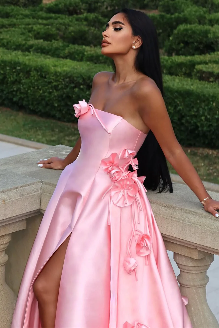 Chic Pink Satin Strapless Sleeveless Prom Dress High Slit A-Line With Flower - Image 3
