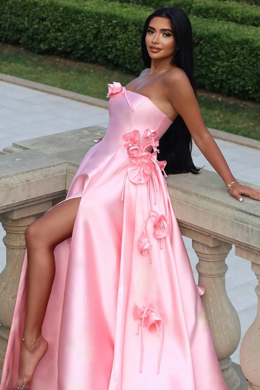 Chic Pink Satin Strapless Sleeveless Prom Dress High Slit A-Line With Flower - Image 4