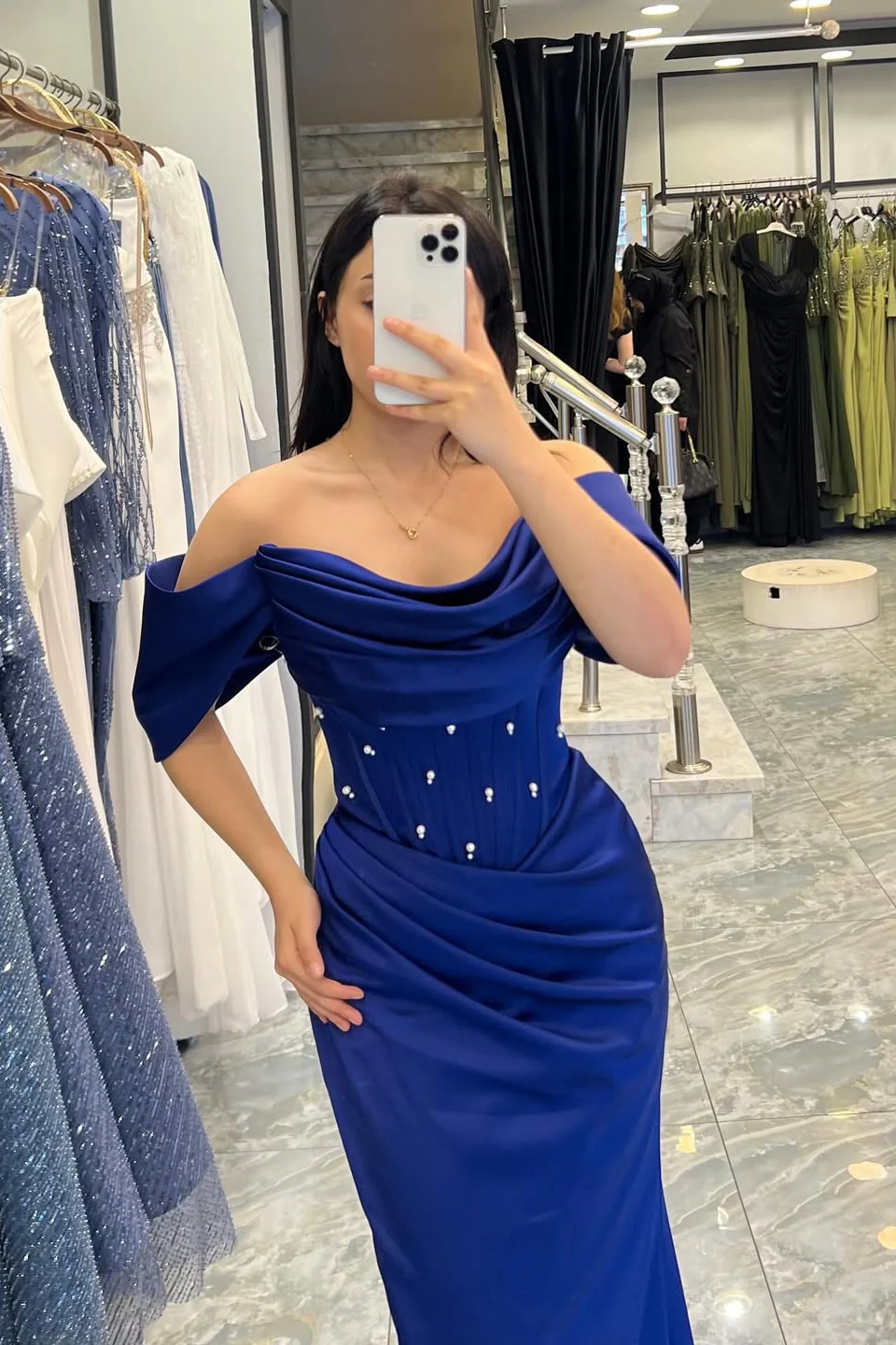 Chic Royal Blue Off-The-Shoulder Satin Prom Dresses Mermaid Pleats Sheath With Pearls - Image 2