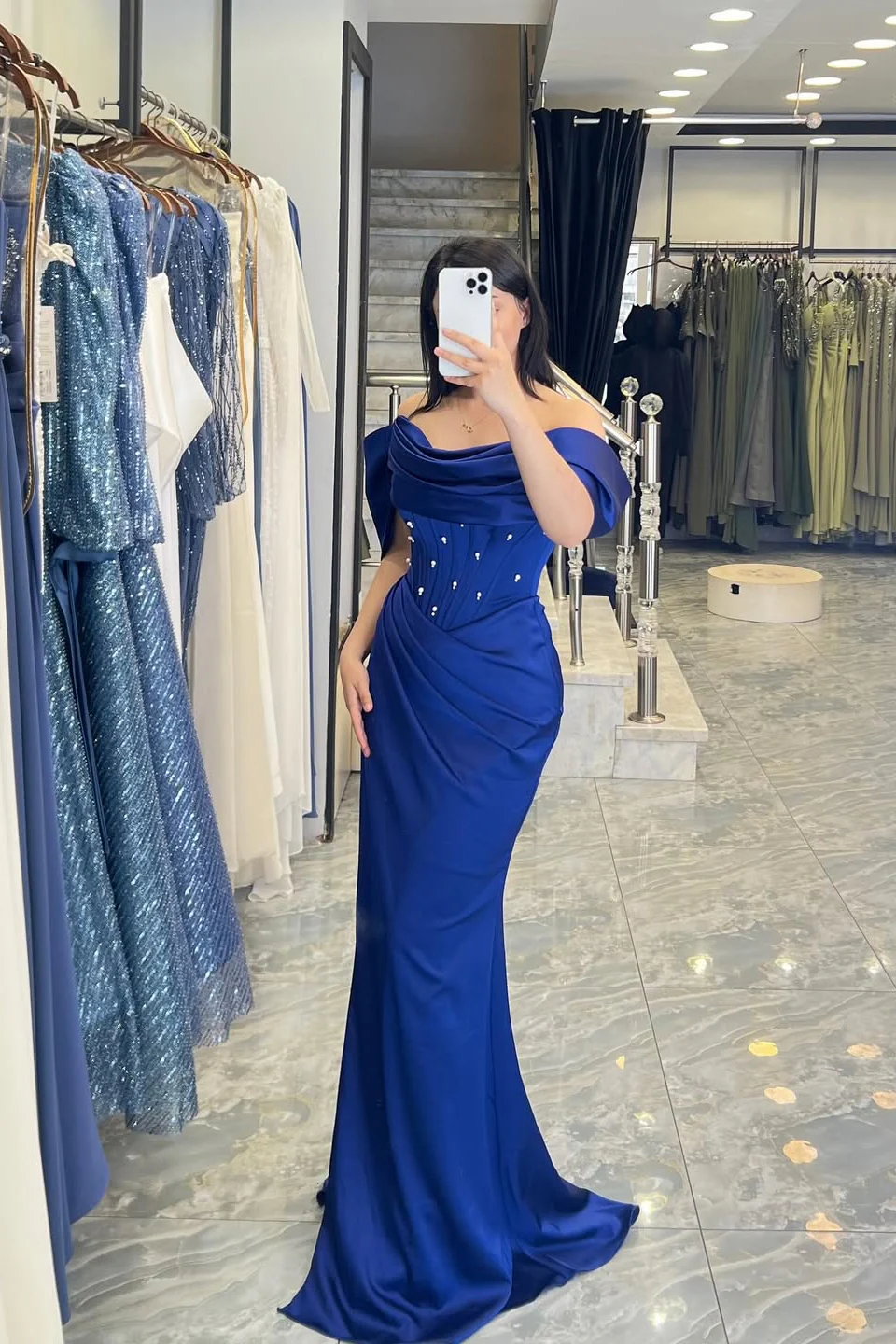 Chic Royal Blue Off-The-Shoulder Satin Prom Dresses Mermaid Pleats Sheath With Pearls - Image 3