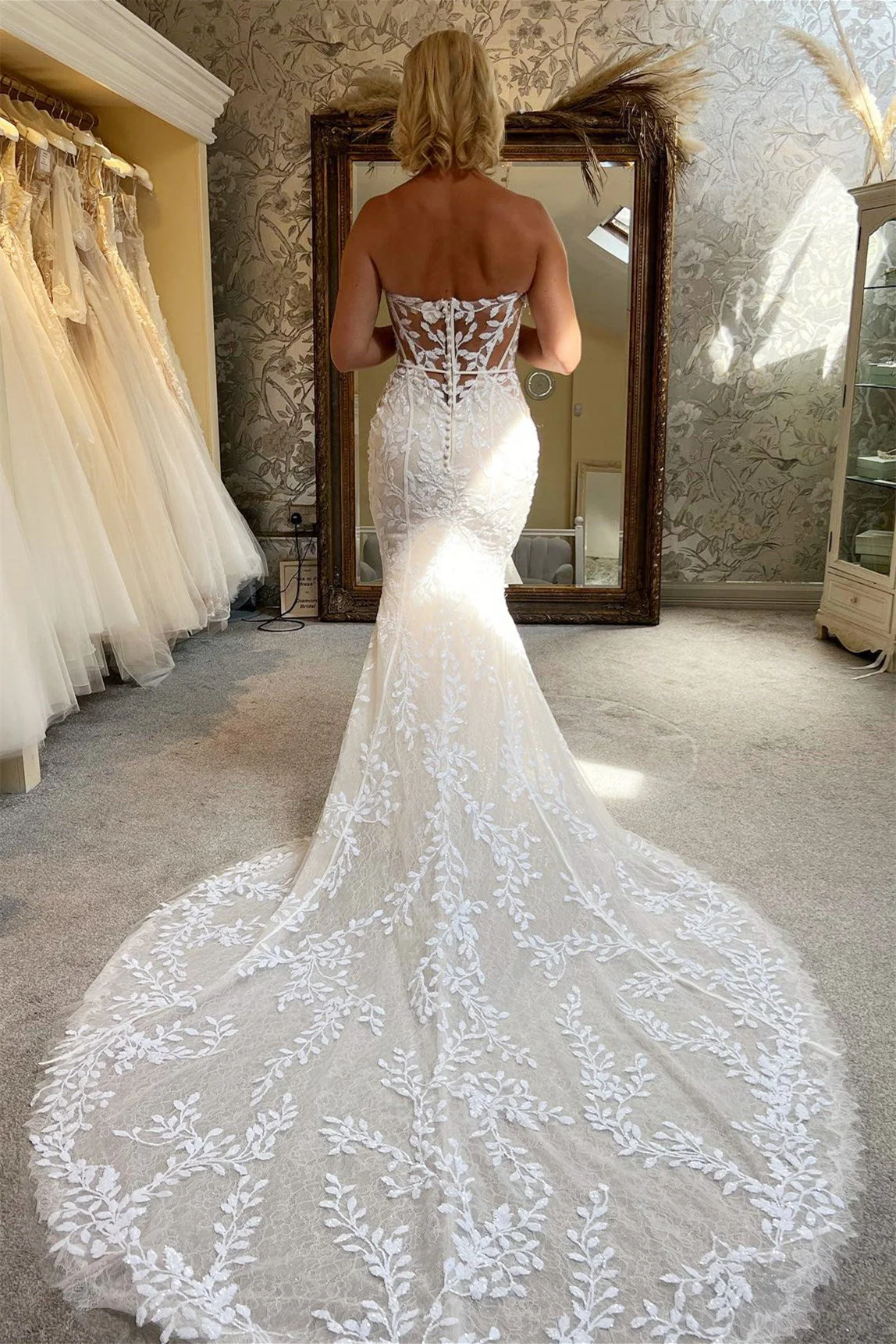 Chic Strapless Sweetheart Sleeveless Wedding Dresses Mermaid Sequins Lace Open Back Sheath On Sale - Image 2