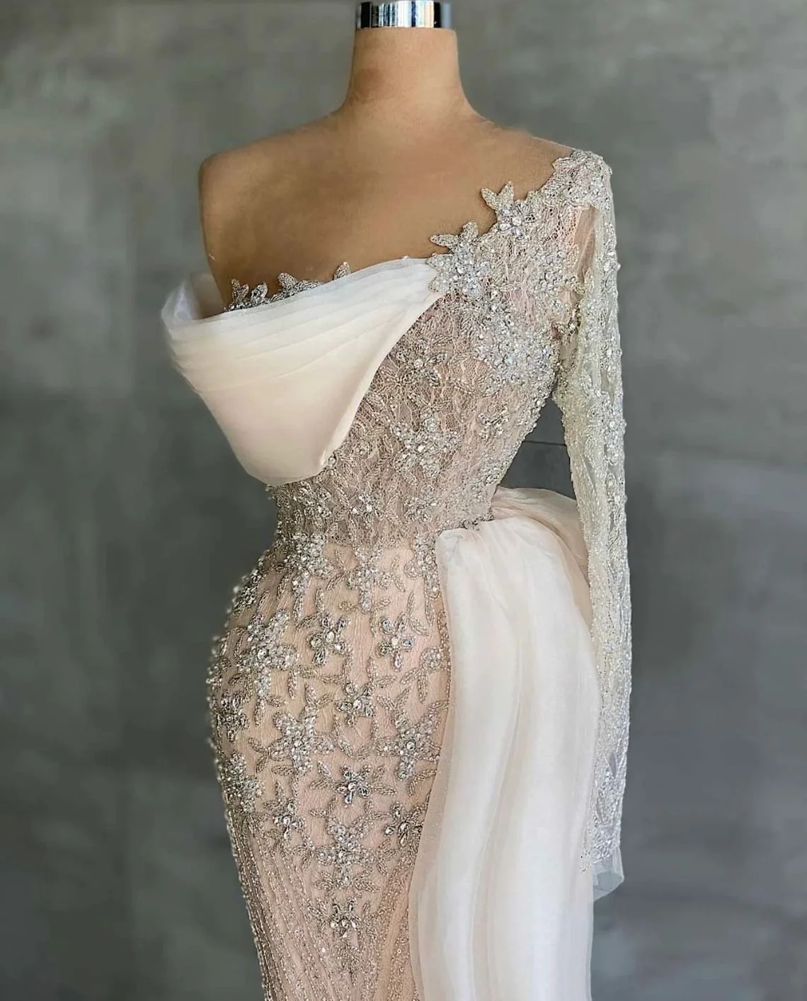 Chic White Mermaid Prom Dress with Appliques and Beaded Long Sleeves - Image 2