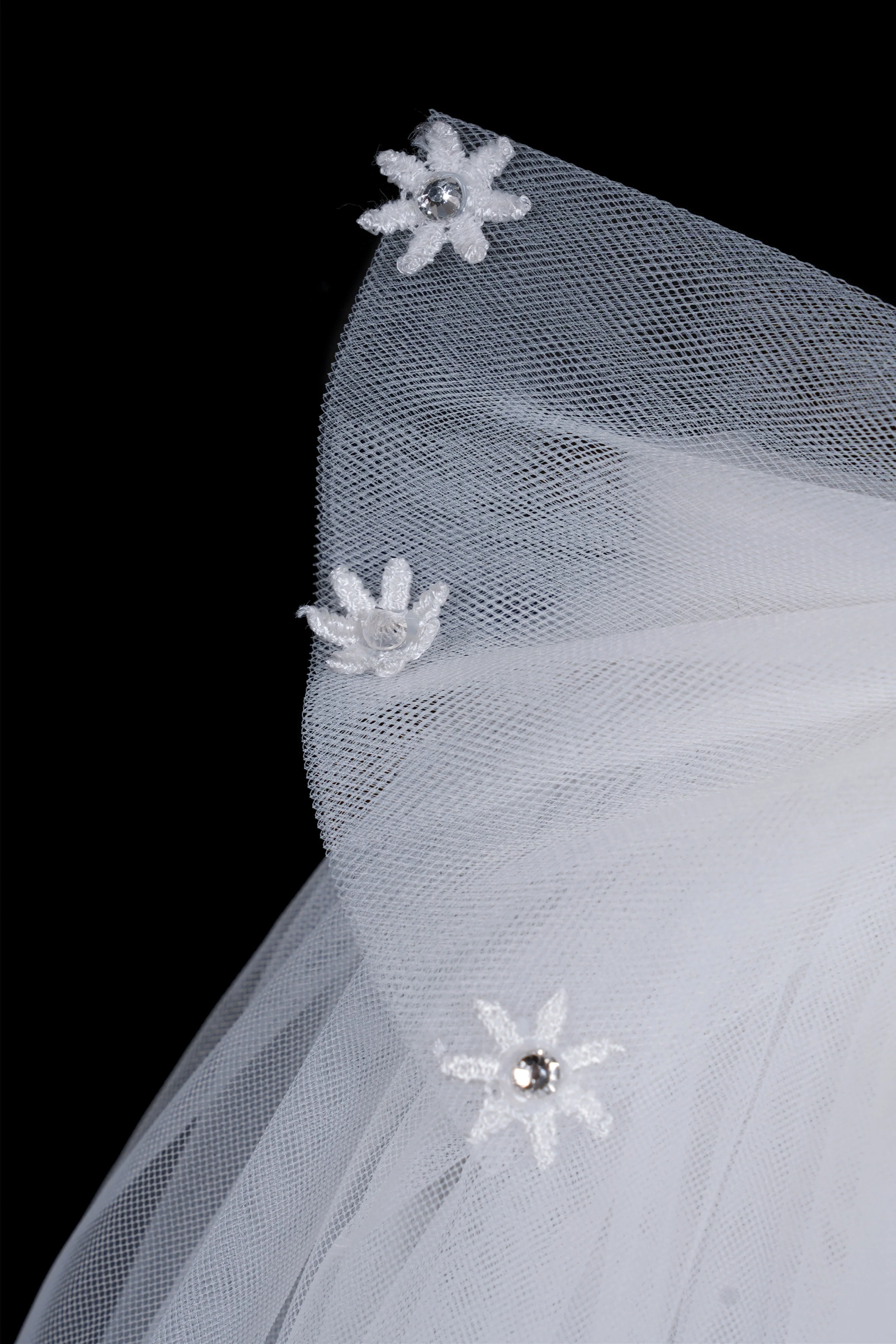 Chloe Stunning With Bowtie Wedding Veils - Image 2