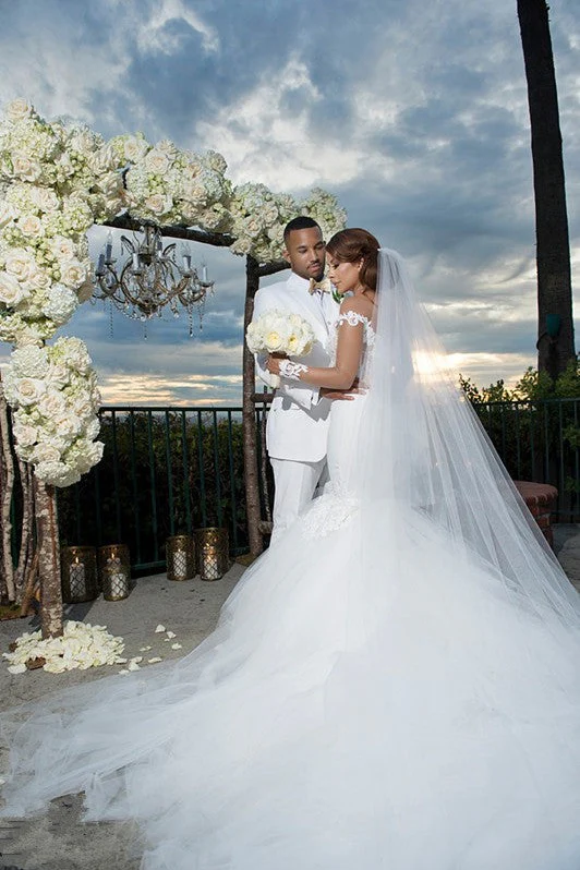 Classic Off the Shoulder Tulle Mermaid Appliques Long Sleeves Wedding Dress - Image 3