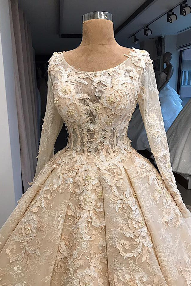 Classic Scoop Long Sleevess Appliques Ball Gown Wedding Dresses - Image 4