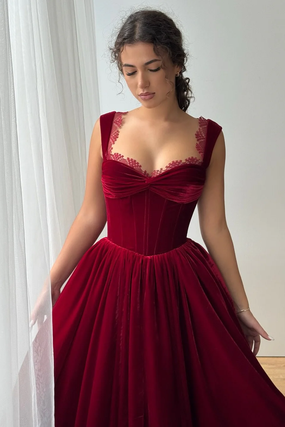 Classy Burgundy Straps Sweetheart Sleeveless Velvet Prom Dresses A-Line With Pleats - Image 2