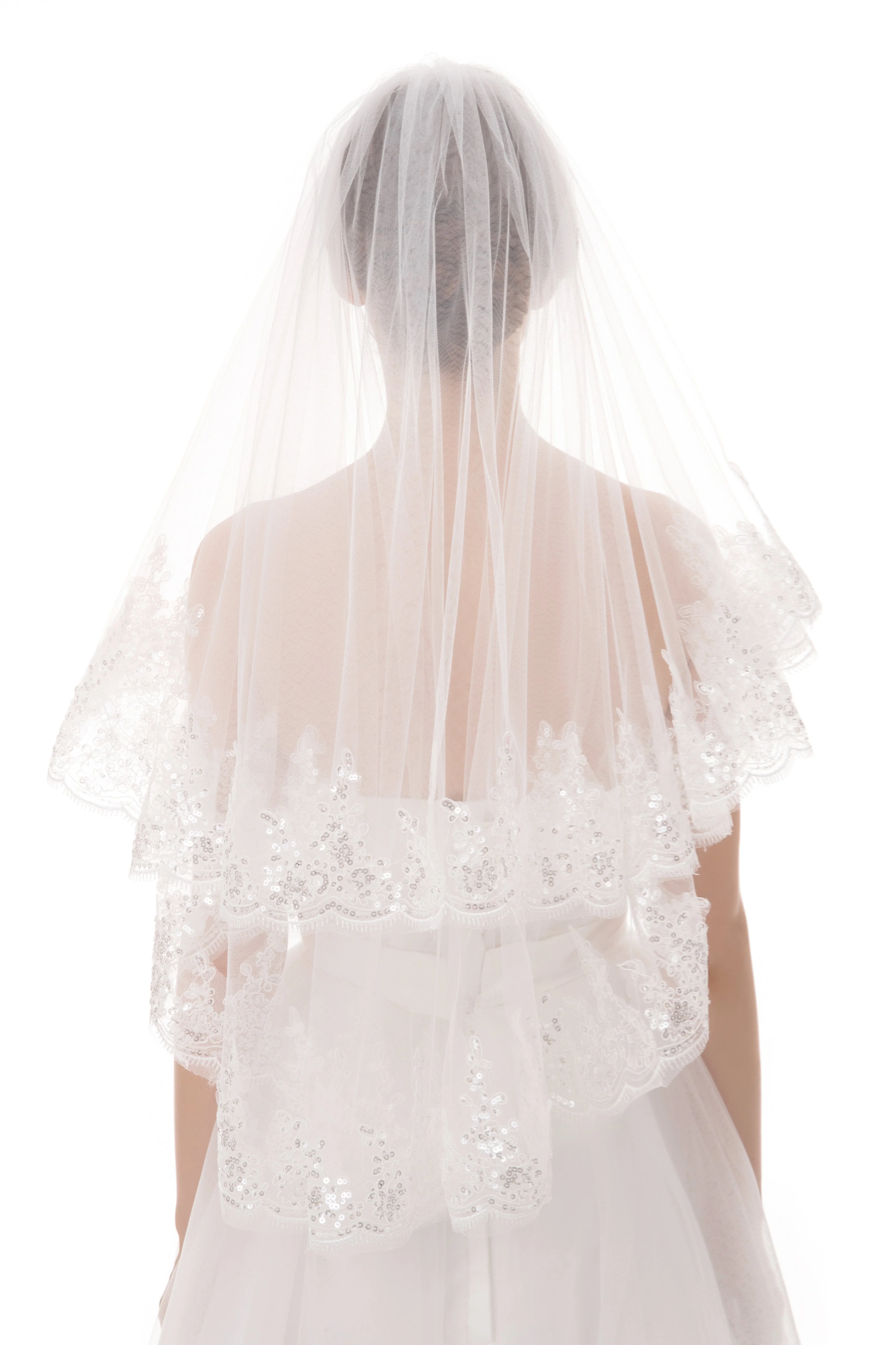 Cora Elegant Short Lace Wedding Veil - Image 3