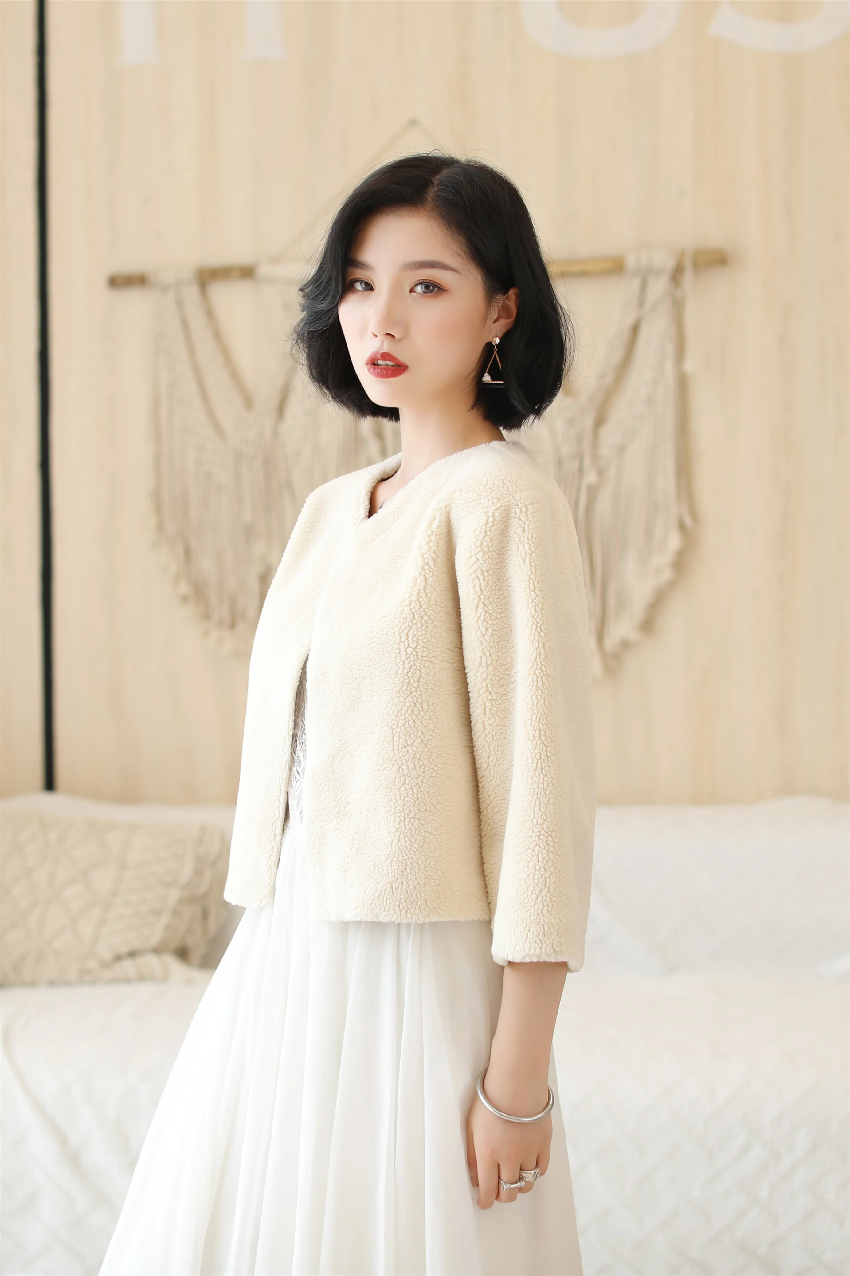Cream White Faux Mink Fur Collarless Short Jacket & Wedding Shawl - Image 4