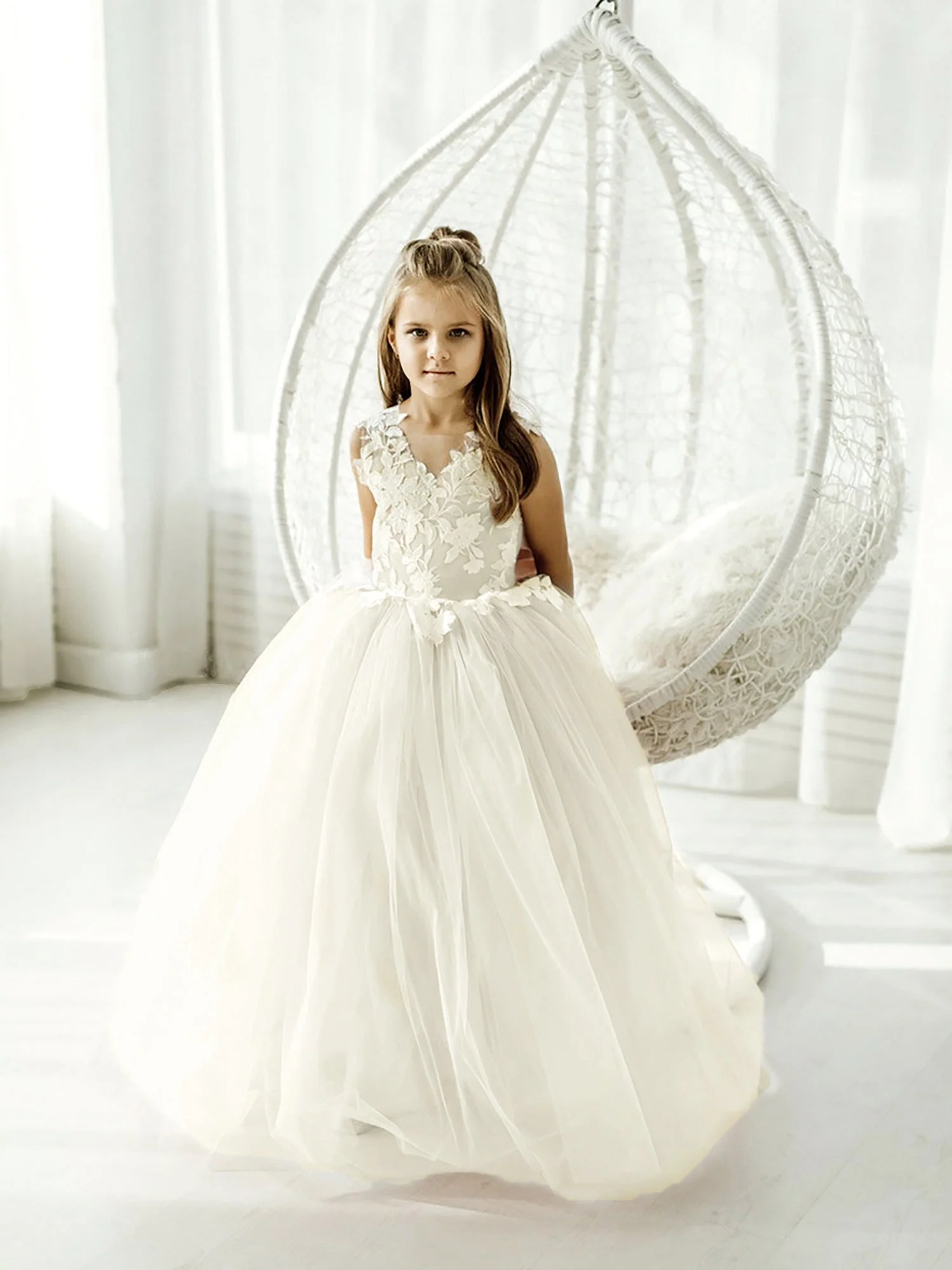 Lovely Puffy Sleeveless Flower Girl Dresses Lace Appliqued - Image 9