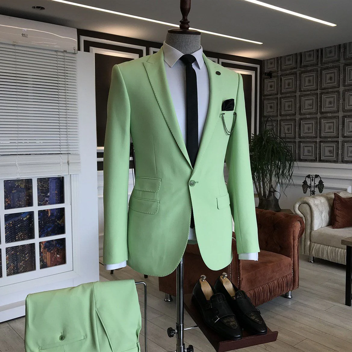 Light Green Peaked Lapel 3 Flaps Mens Prom Suits - Image 2