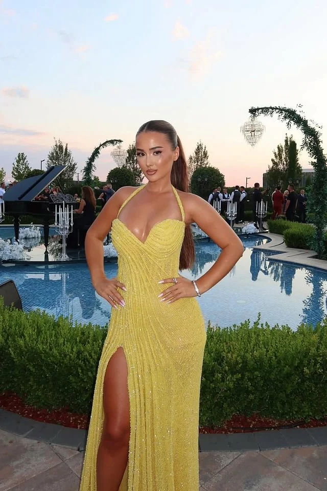 Dazzling Asphodel Yellow Sweetheart Halter Prom Dresses Sequins Sleeveless With Side Slit - Image 3