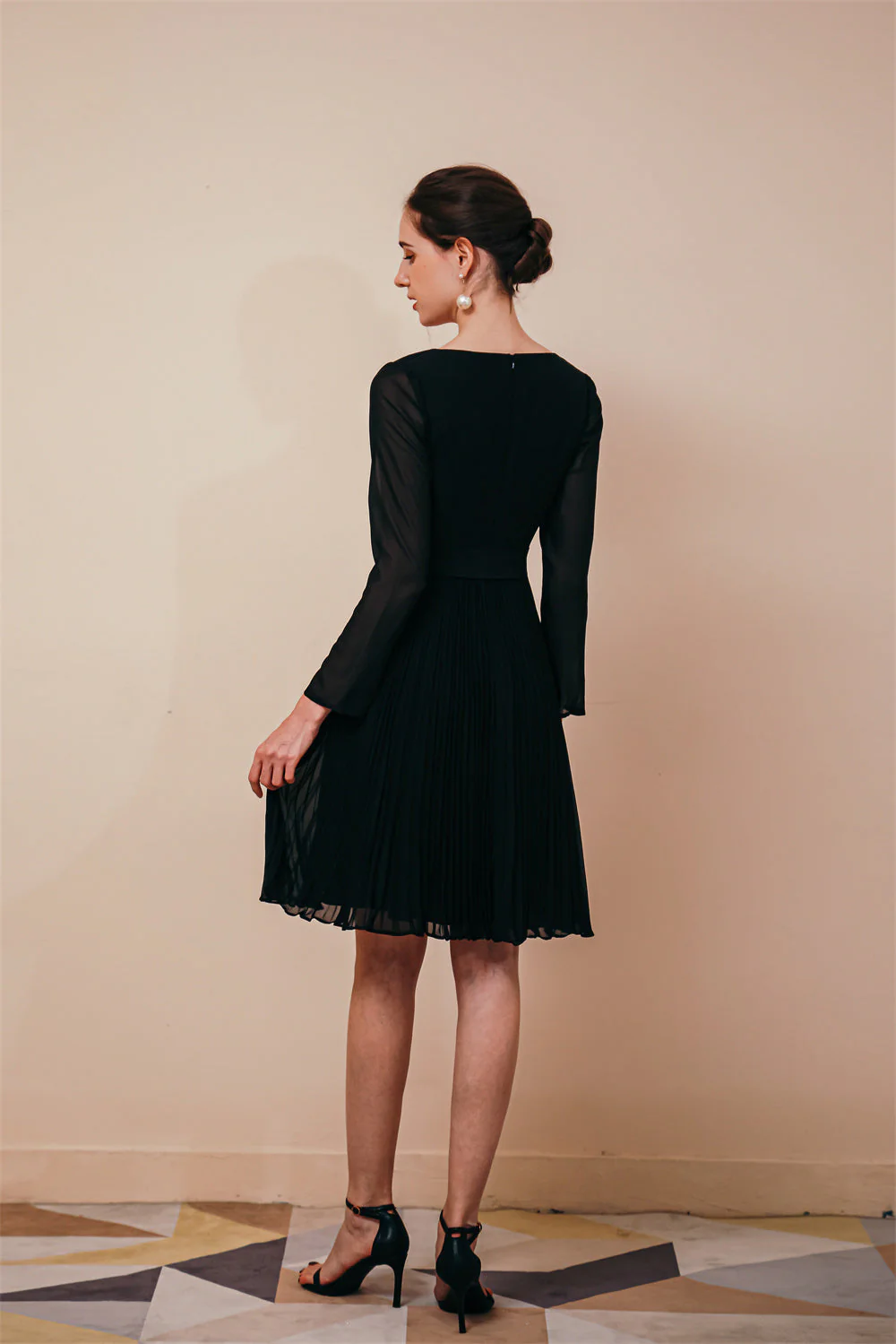 Deep V-neck Long sleeves Bowtie Little Black Dress - Image 3
