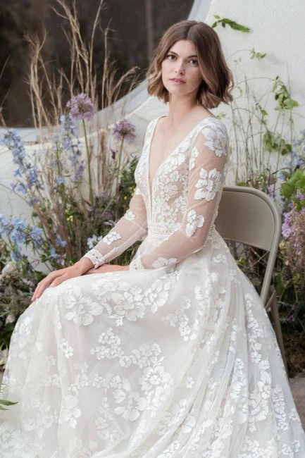 Elegant Long A-Line V-neck Lace Wedding Dresses With Long Sleeves - Image 3