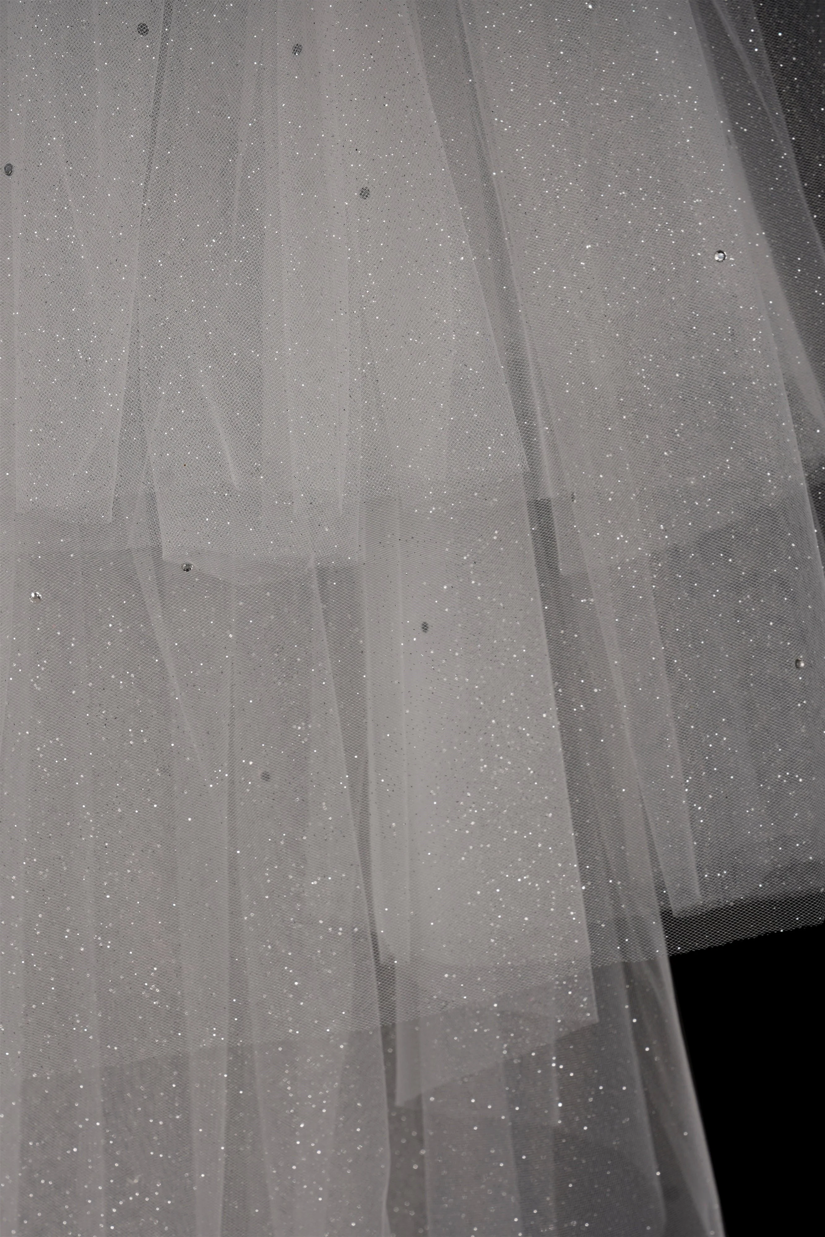 Doreen Gorgeous Wedding Veils - Image 2