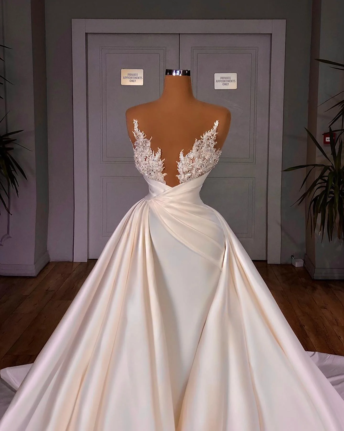 Chic A-Line Cathedral Sleeveless V-Neck Long Wedding Dress - Image 2