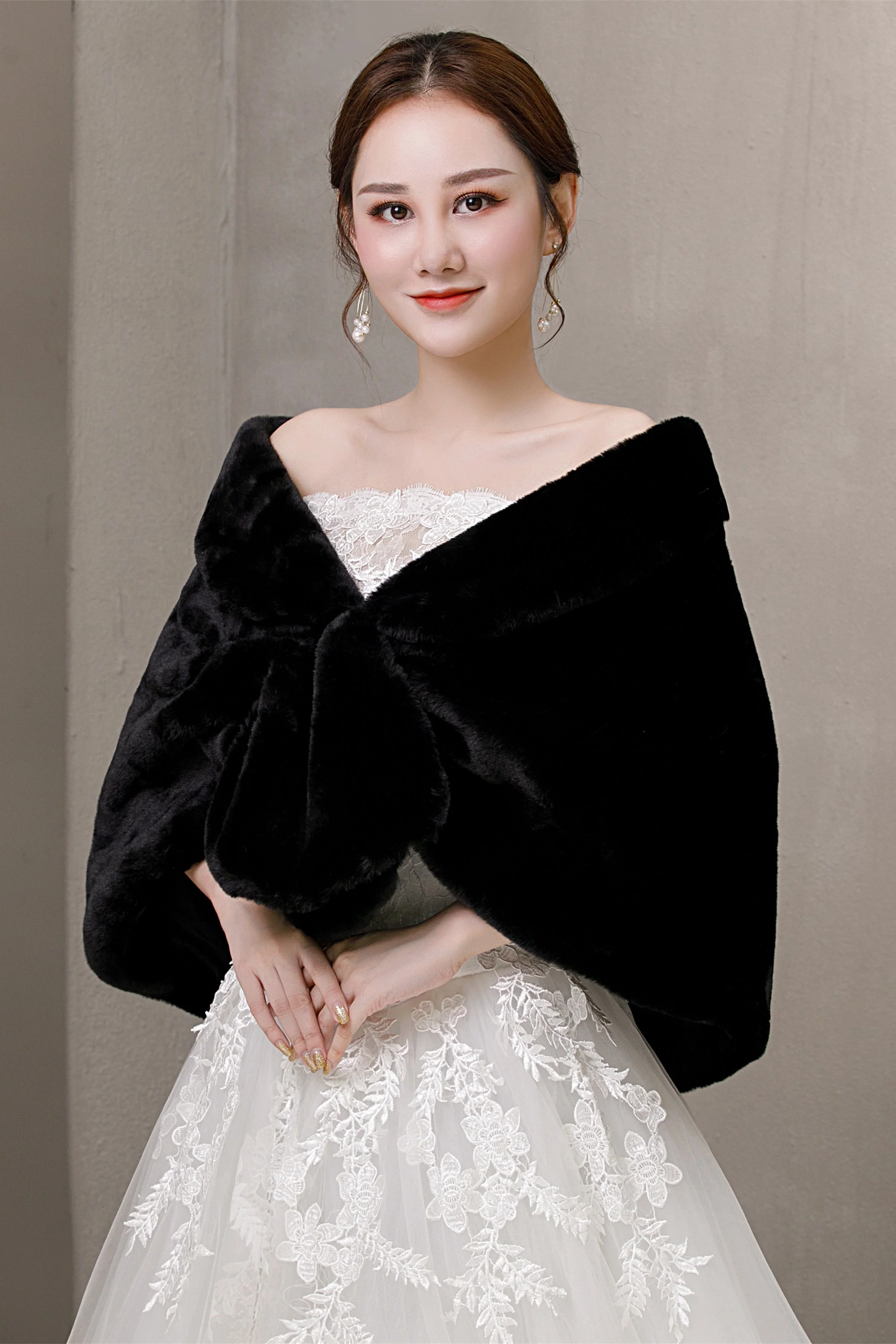 Elegant Black Ears-Embellished Wedding Dress Shawl - Image 4