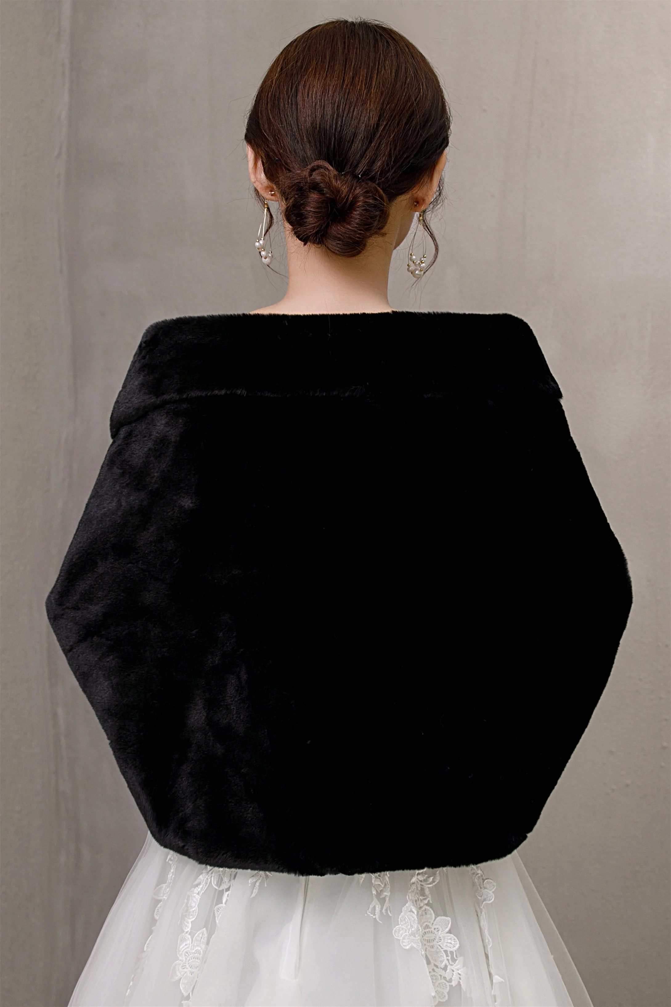 Elegant Black Ears-Embellished Wedding Dress Shawl - Image 5