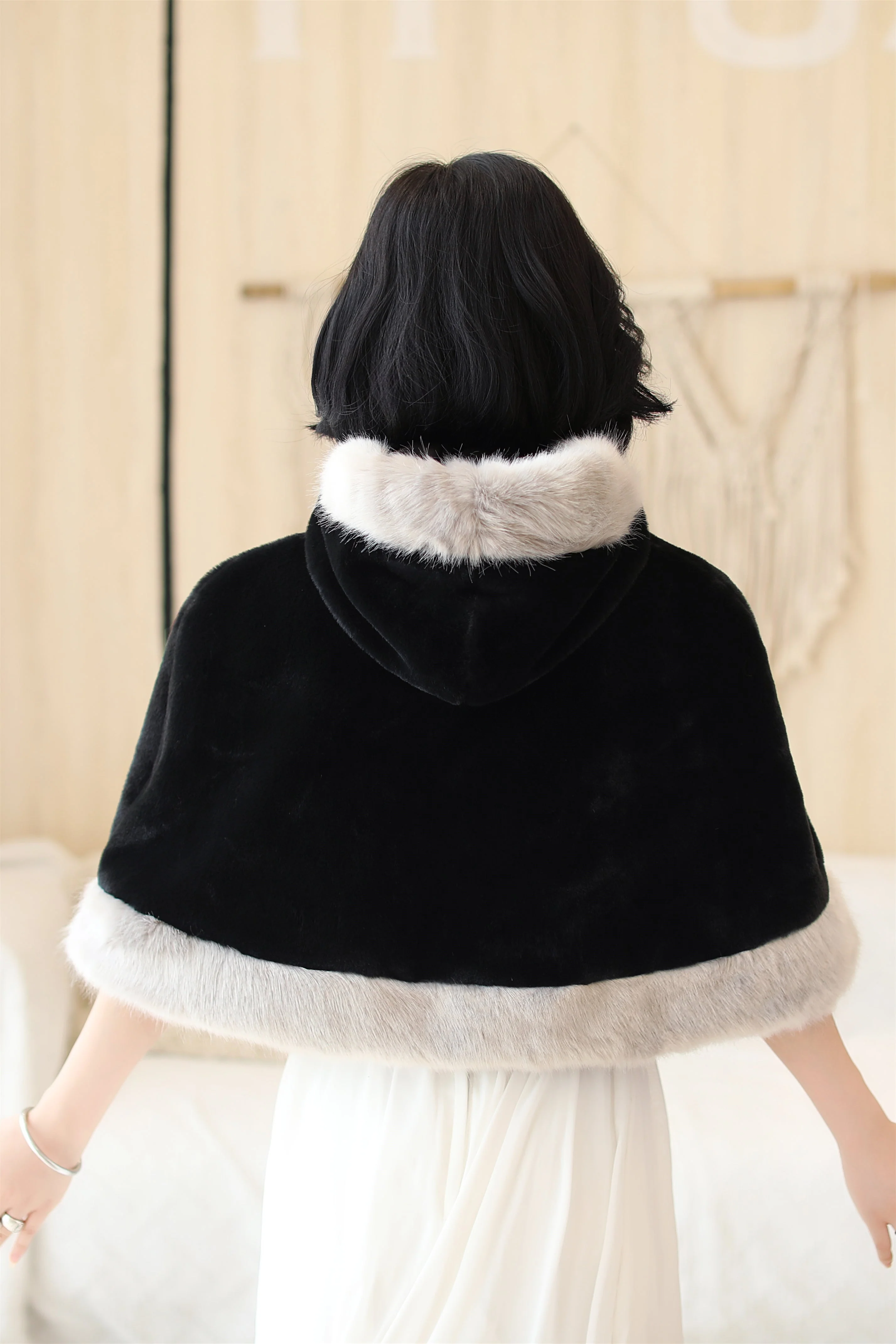 Elegant Black Faux Mink Hat with Grey-Trimmed Wedding Dress Shawl - Image 3