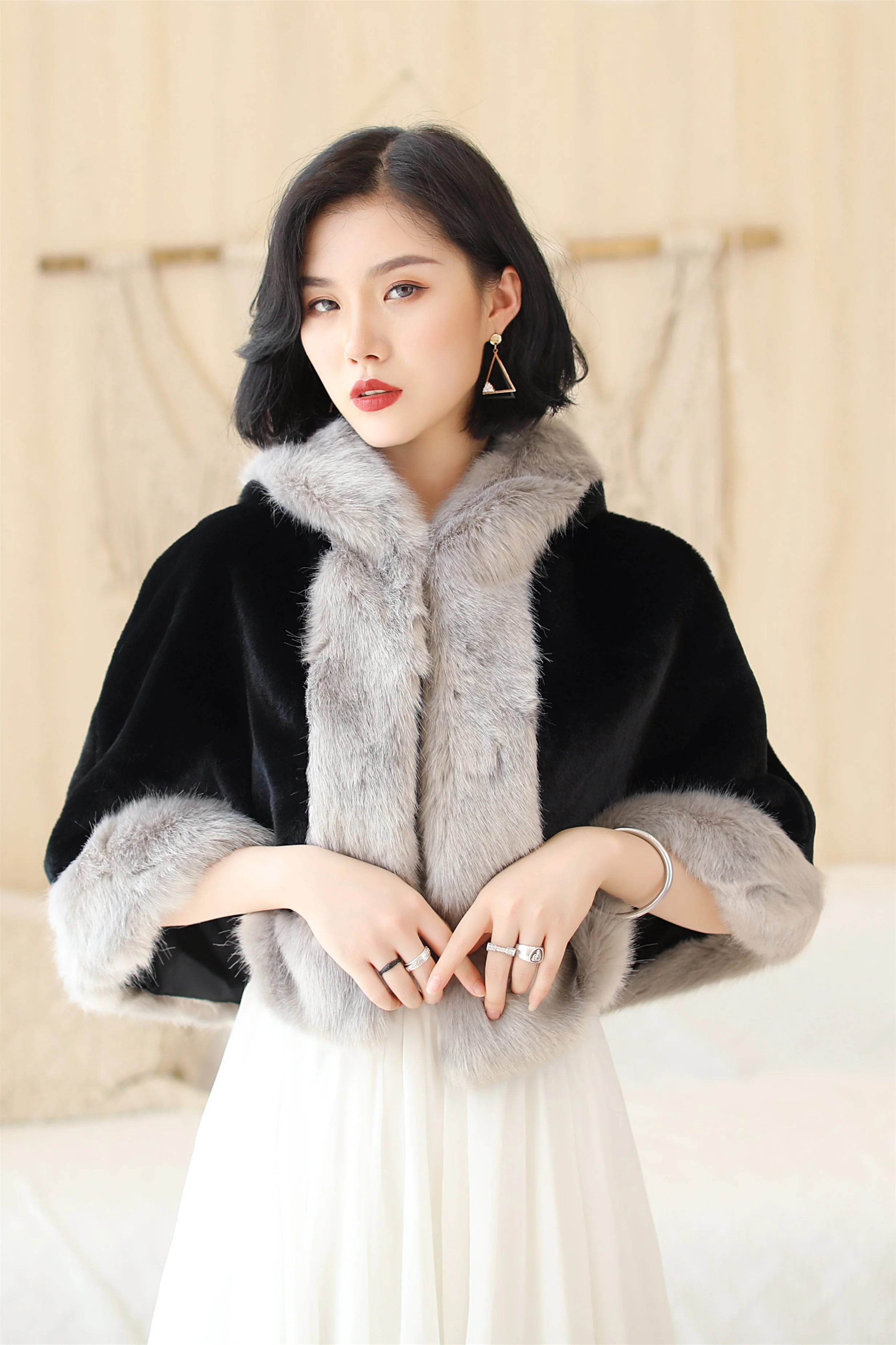 Elegant Black Faux Mink Hat with Grey-Trimmed Wedding Dress Shawl - Image 4