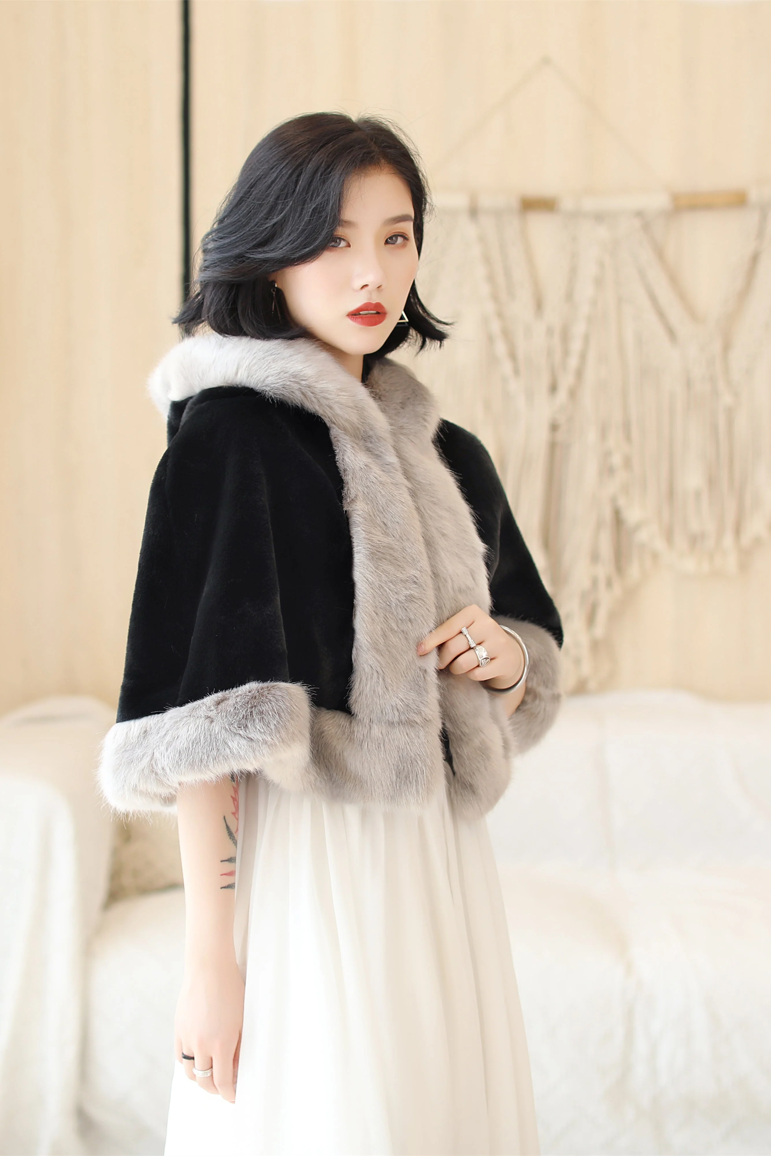 Elegant Black Faux Mink Hat with Grey-Trimmed Wedding Dress Shawl - Image 6