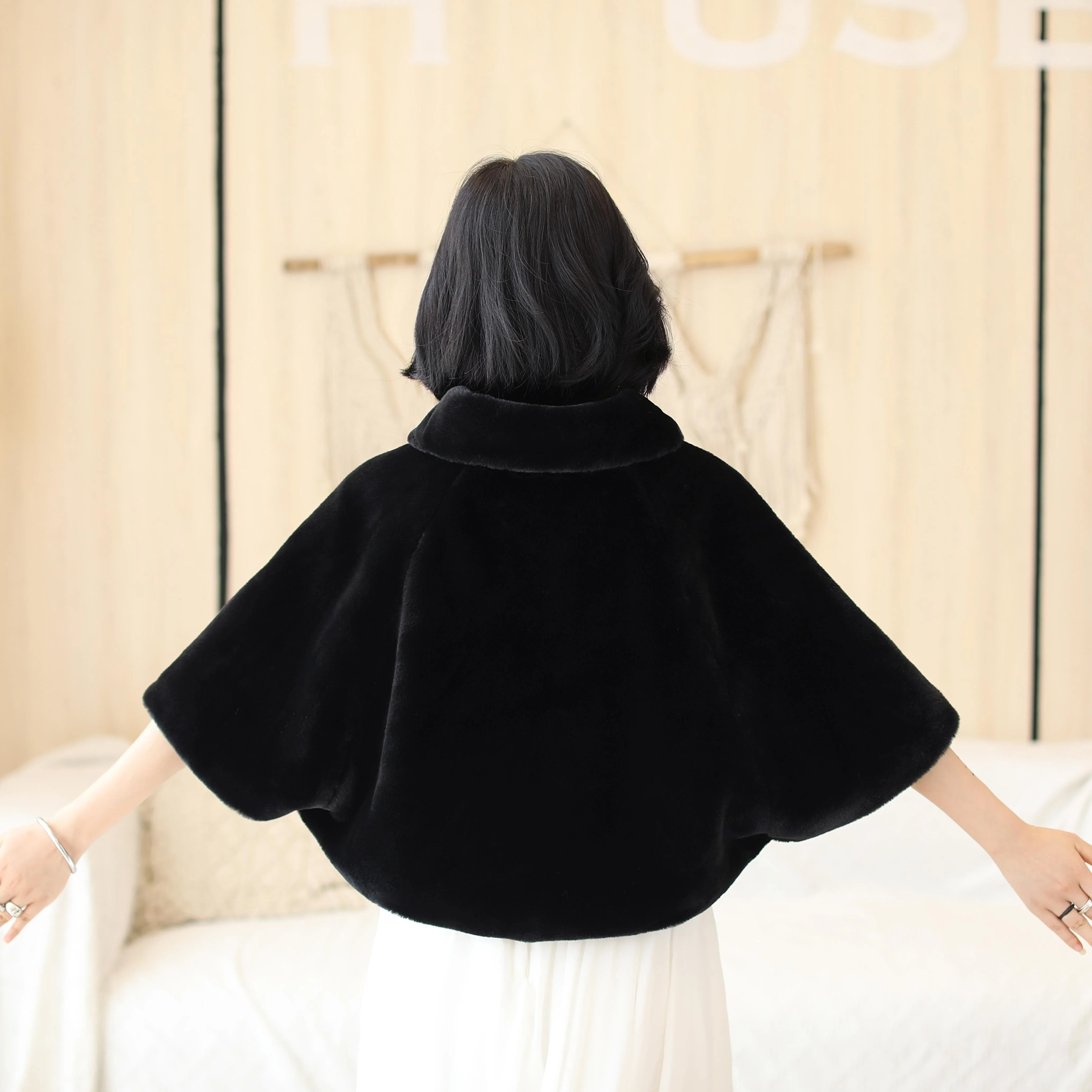 Elegant Black Korean-Style Mink Cashmere Outerwear Winter Wedding Warmth Coat - Image 4