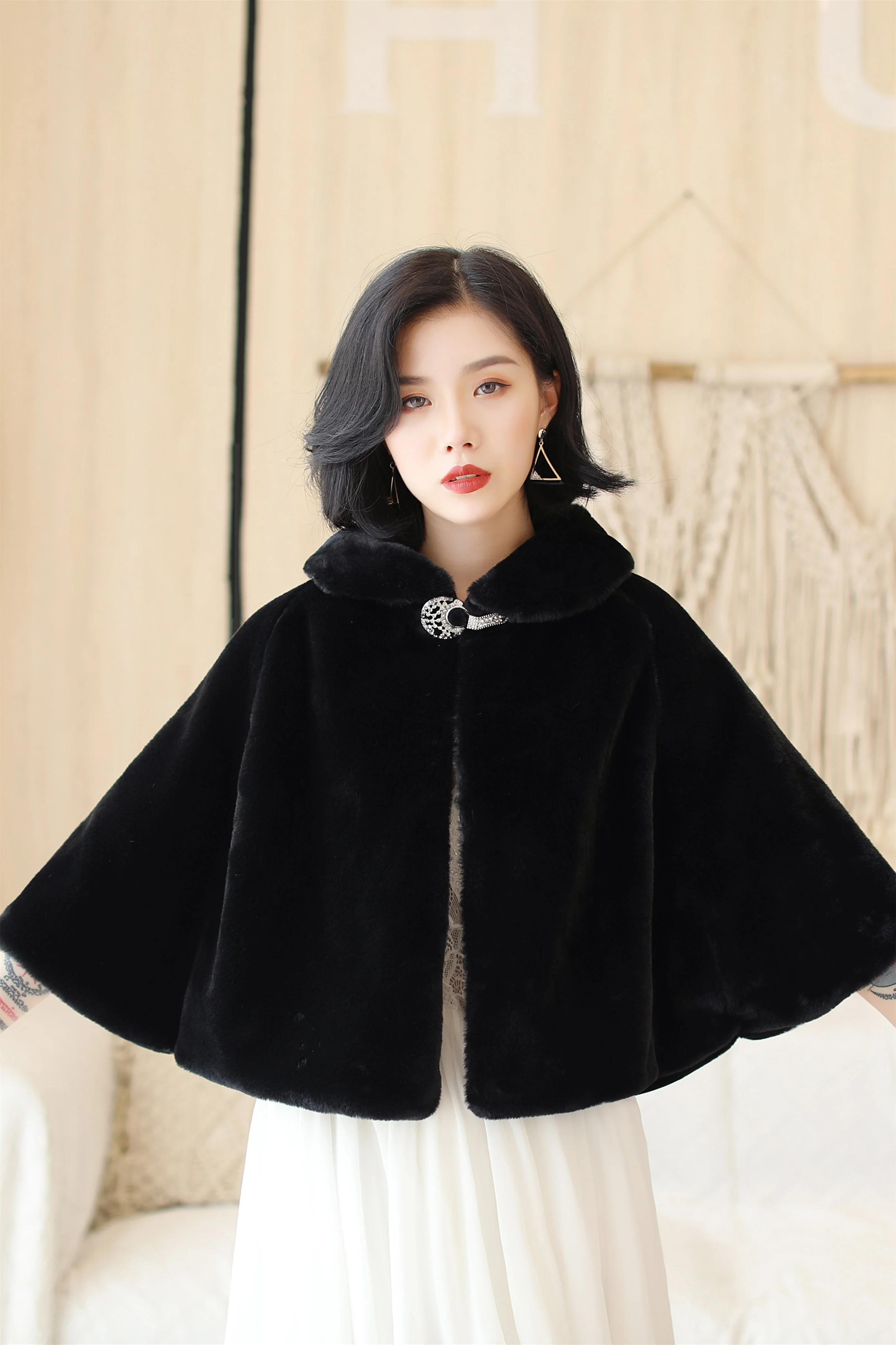 Elegant Black Korean-Style Mink Cashmere Outerwear Winter Wedding Warmth Coat - Image 5