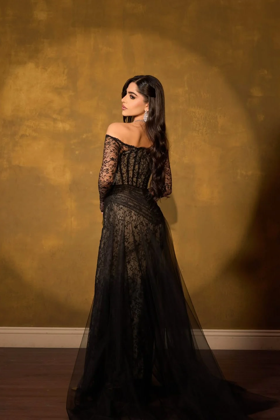 Elegant Black Off-The-Shoulder Long Sleeves Lace Tulle Prom Dresses Column With Zipper - Image 2