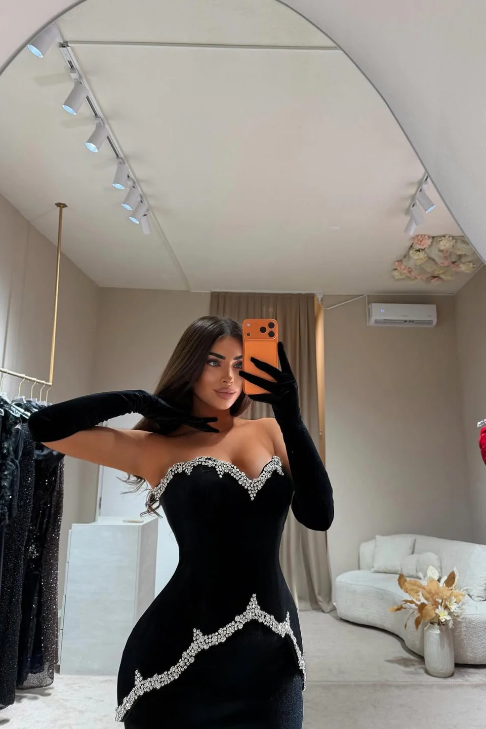 Elegant Black Sweetheart Strapless Velvet Prom Dresses Mermaid Gem With Gloves - Image 2