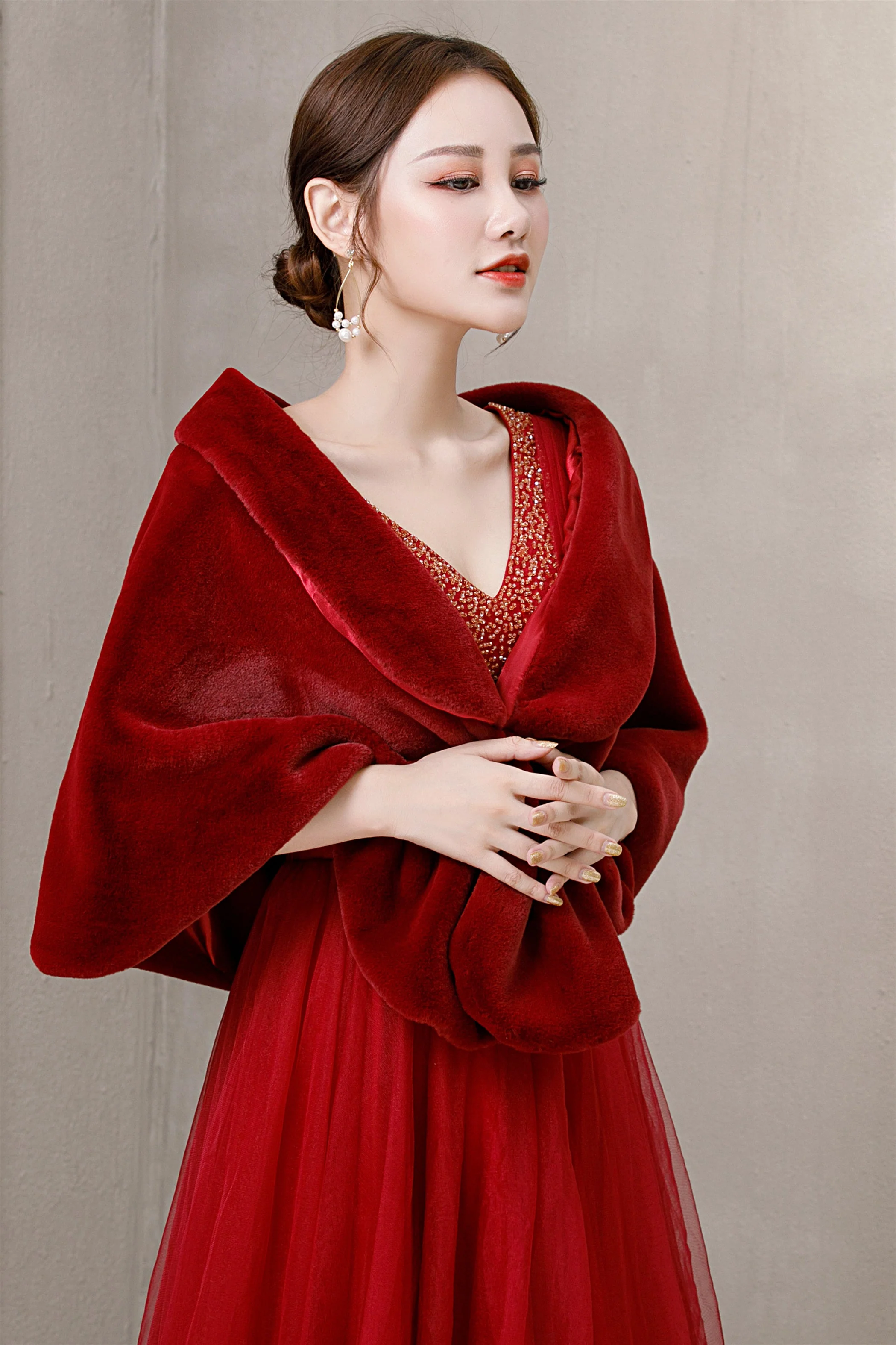 Elegant Burgundy Ears-Embellished Wedding Dress Shawl - Image 3
