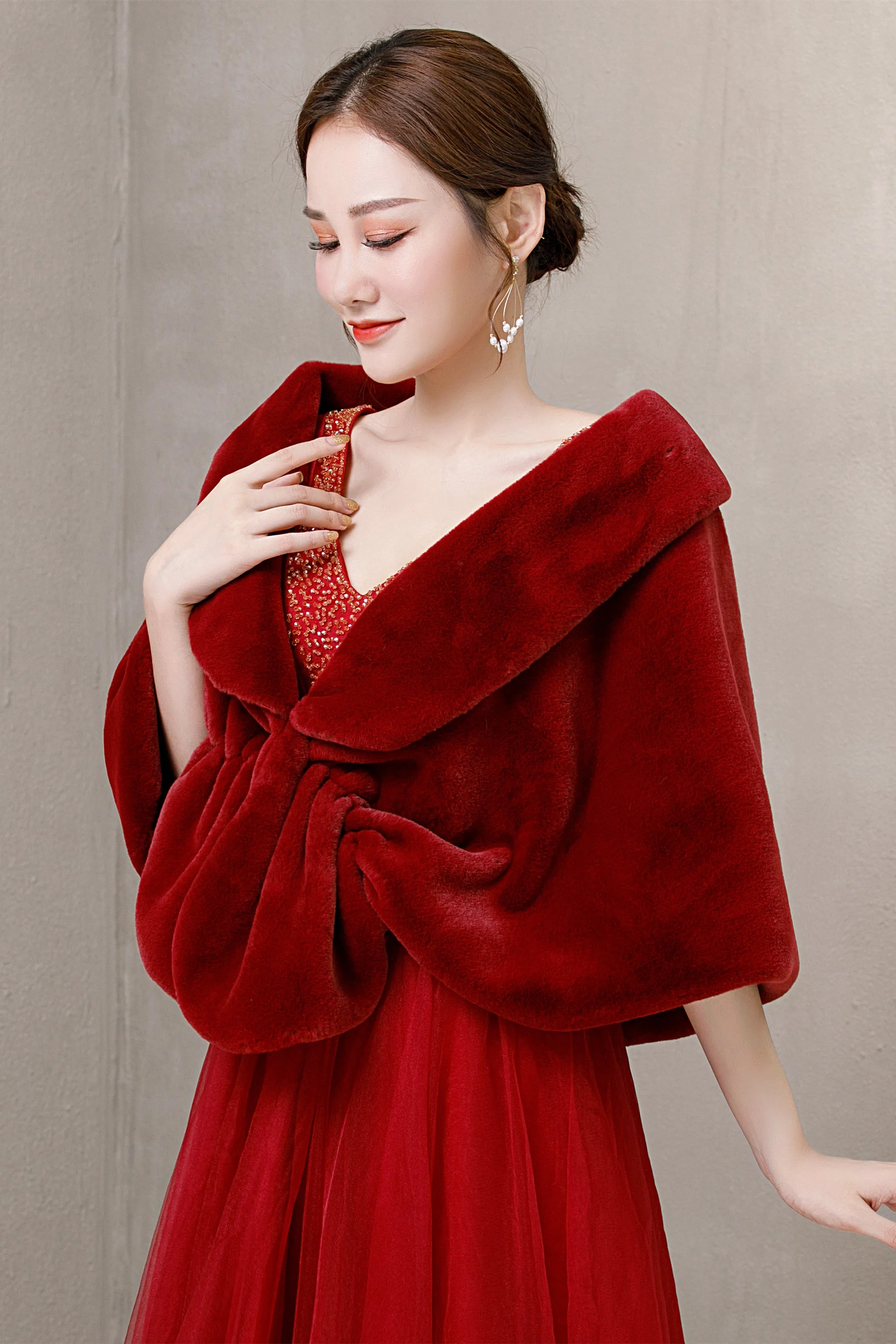 Elegant Burgundy Ears-Embellished Wedding Dress Shawl - Image 4