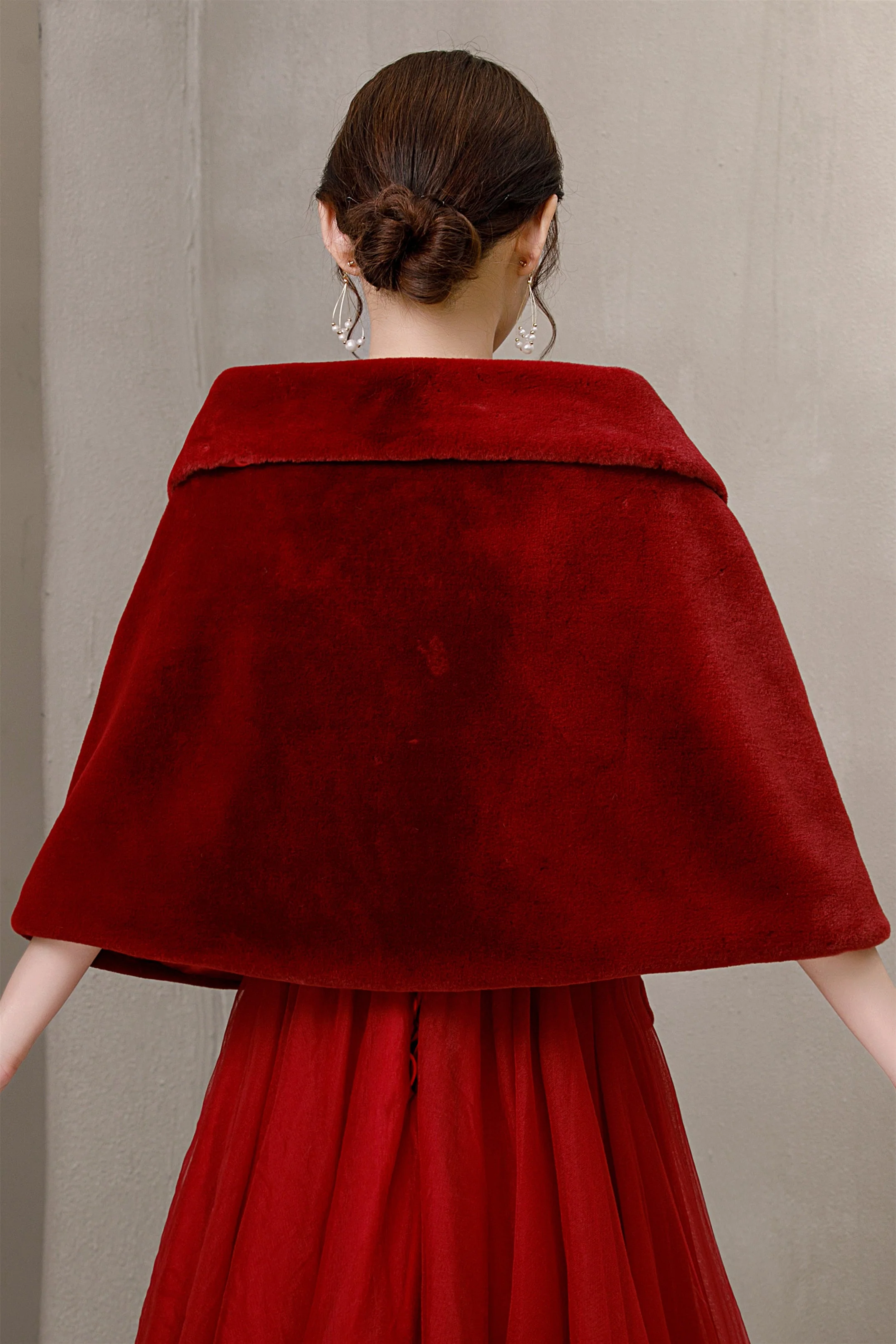 Elegant Burgundy Ears-Embellished Wedding Dress Shawl - Image 5