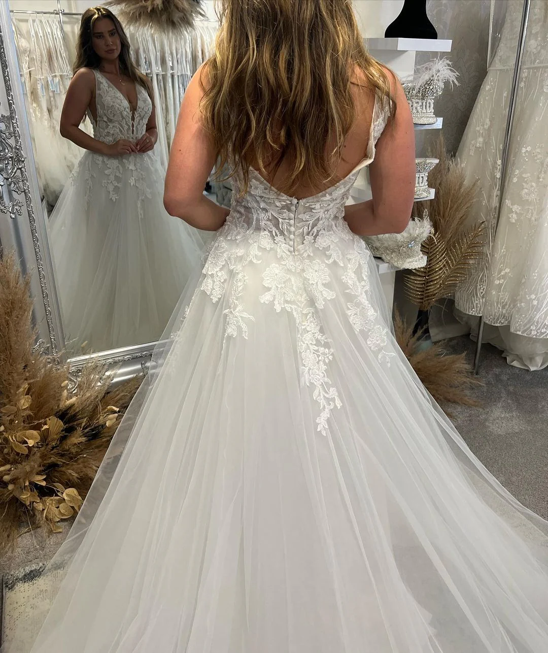 Charming V-Neck Sleeveless Tulle Wedding Dress with Appliques - Image 2