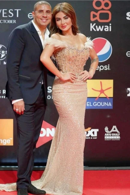Amazing Off-the-shoulder Long Mermaid Prom Dresses With Split Front - Image 4