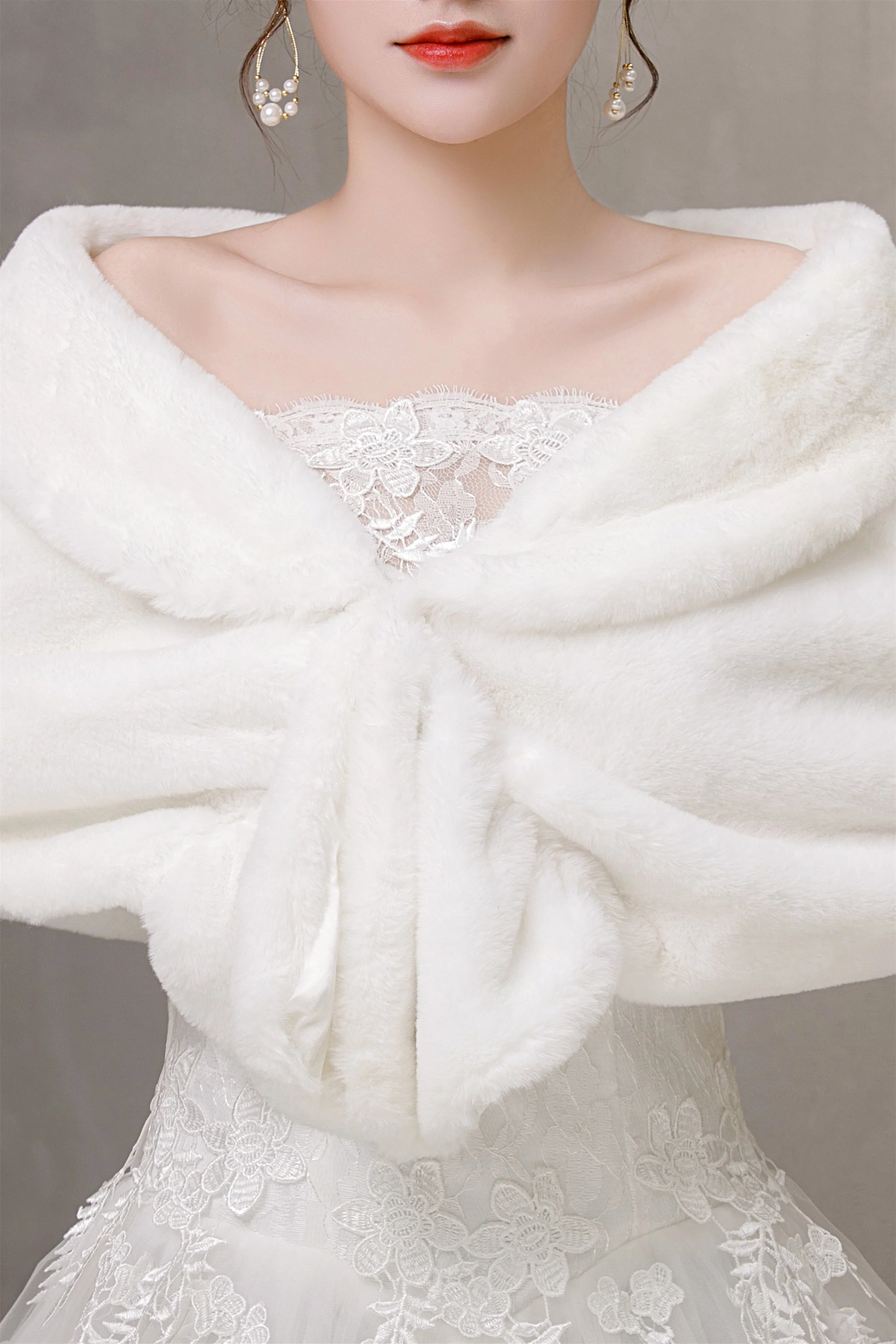 Elegant Pure-White Ears-Embellished Wedding Dress Shawl - Image 2