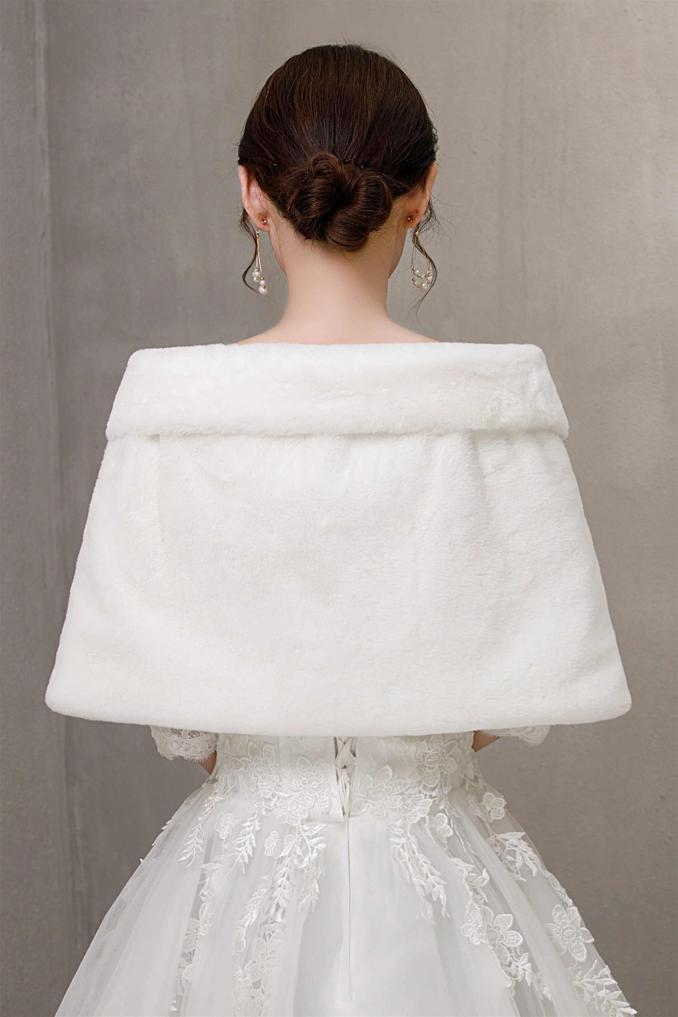 Elegant Pure-White Ears-Embellished Wedding Dress Shawl - Image 3
