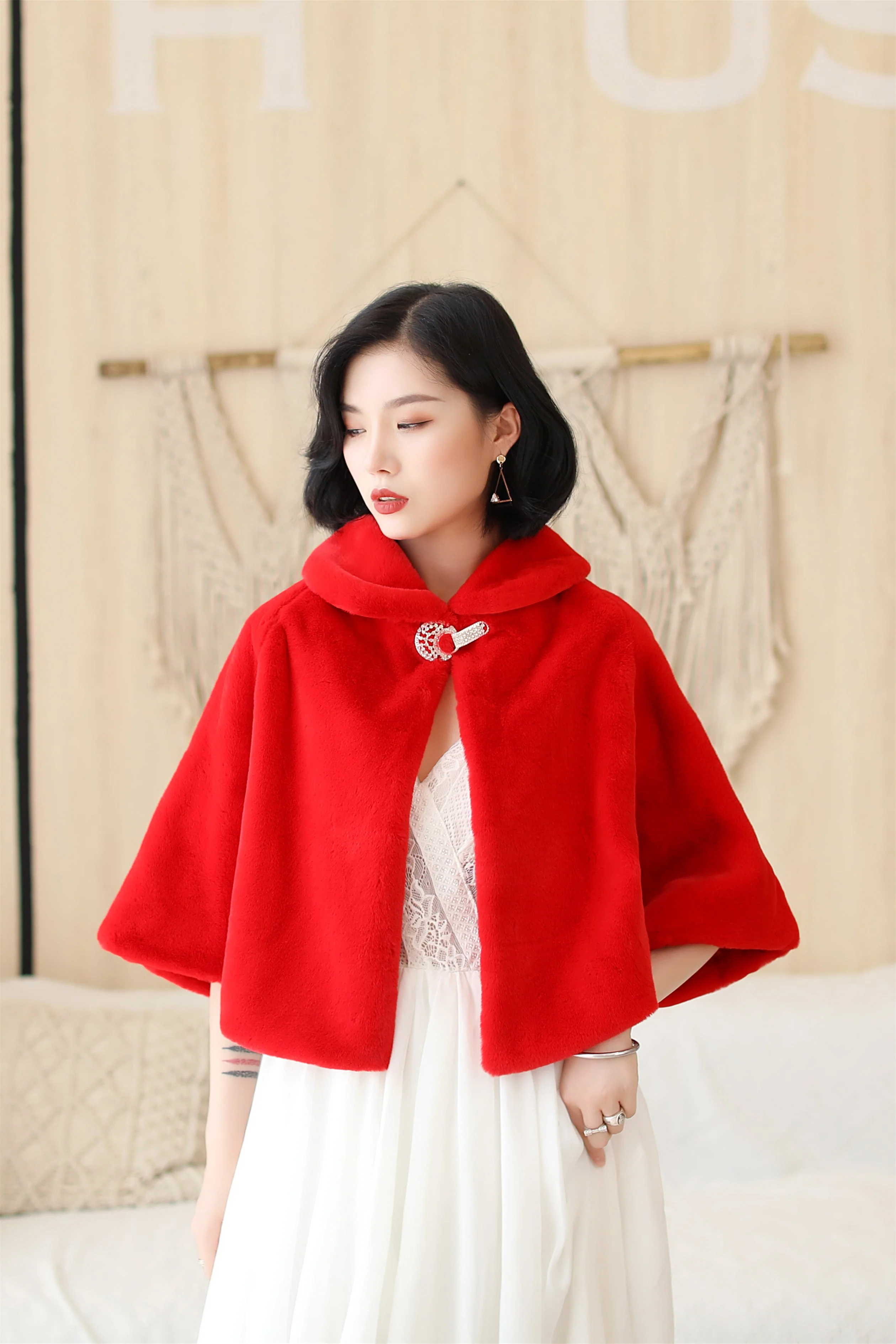 Elegant Red Korean-Style Mink Cashmere Outerwear Winter Wedding Warmth Coat - Image 4