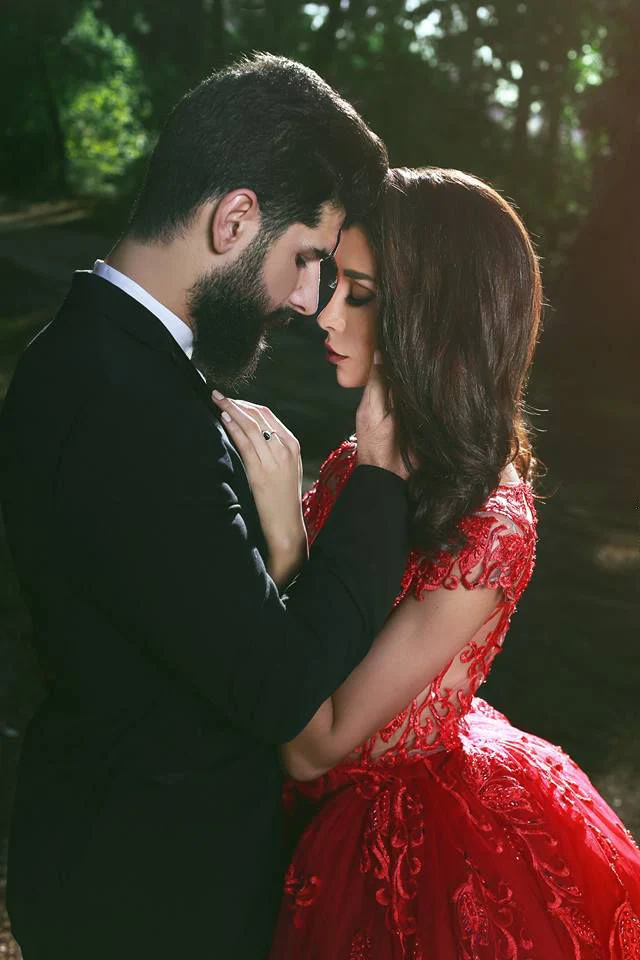 Elegant Red V-Neck OverSkirt Lace Applique Prom Dresses - Image 3