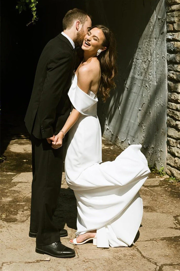 Elegant Satin Off-The-Shoulder Mermaid Wedding Dresses Sleeveless On Sale - Image 3