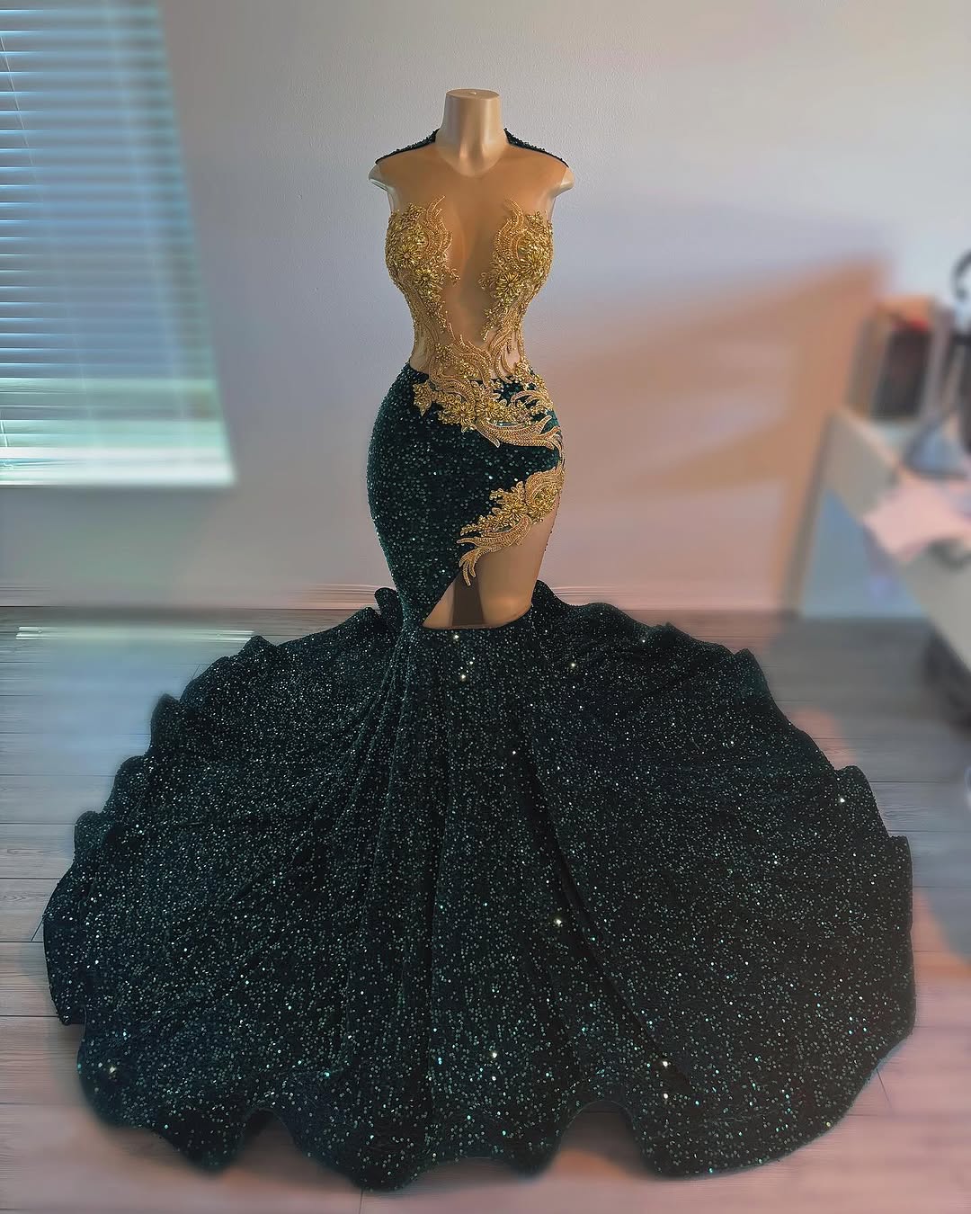 Elegant Sleeveless Dark Green Mermaid Court Train Sequin Prom Dresses - Image 2